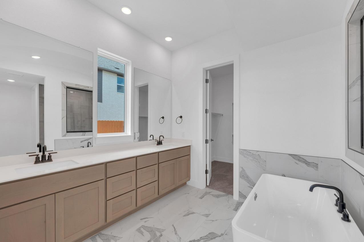 716 South Hemingway Loop, Liberty Hill, TX 78642