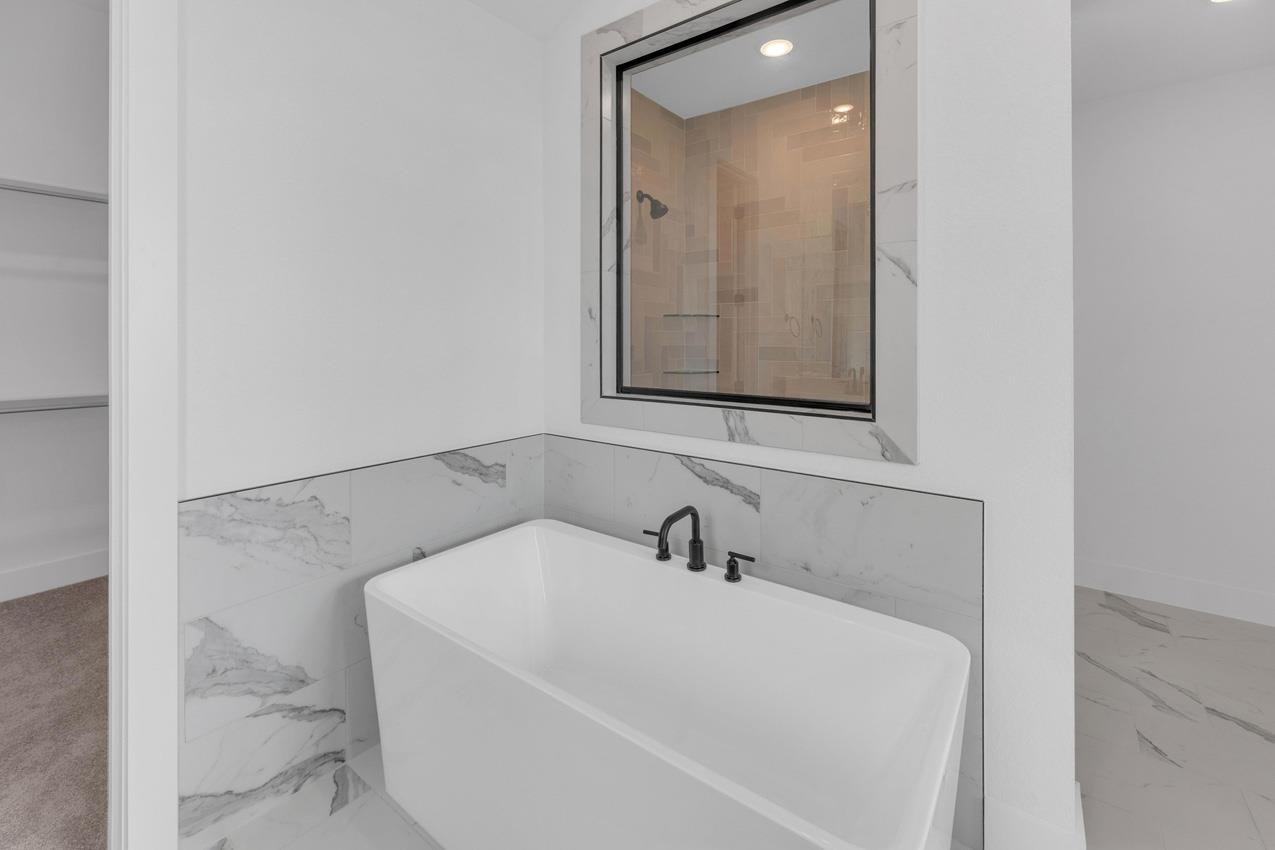 716 South Hemingway Loop, Liberty Hill, TX 78642