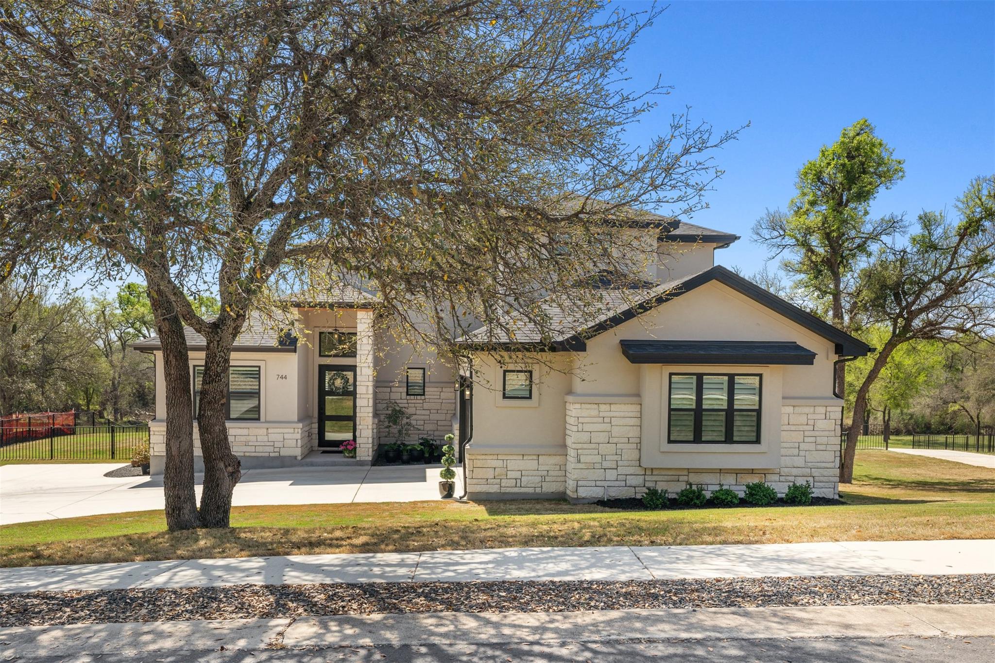 744 Buffalo Trl, Liberty Hill, TX 78642