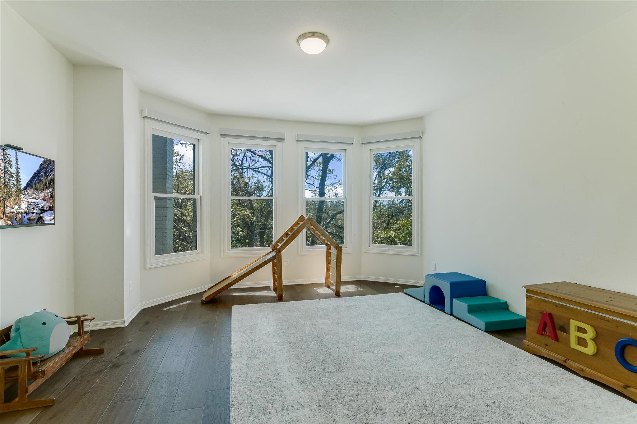 4500 WATERFORD Pl, Austin, TX 78731
