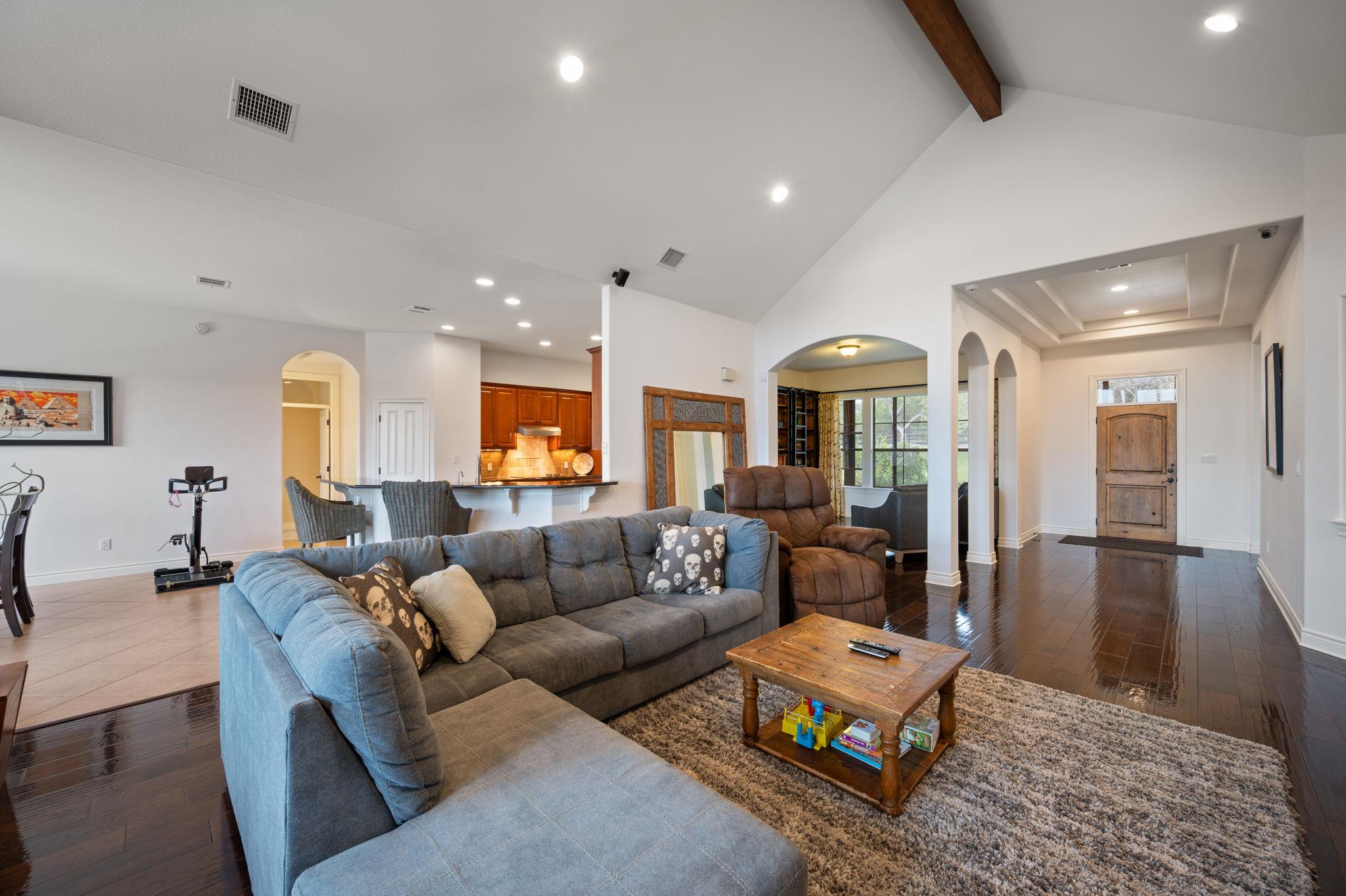 302 High Plains Dr, Dripping Springs, TX 78620
