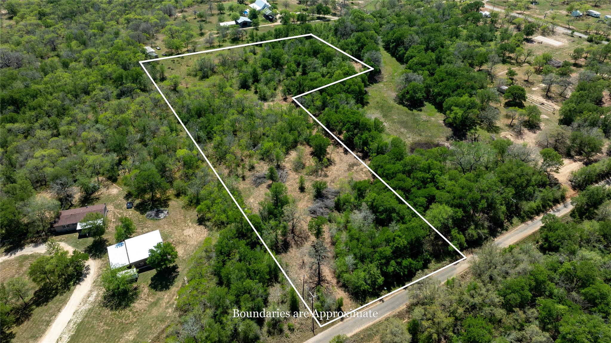 725 Roosevelt Rd, Luling, TX 78648