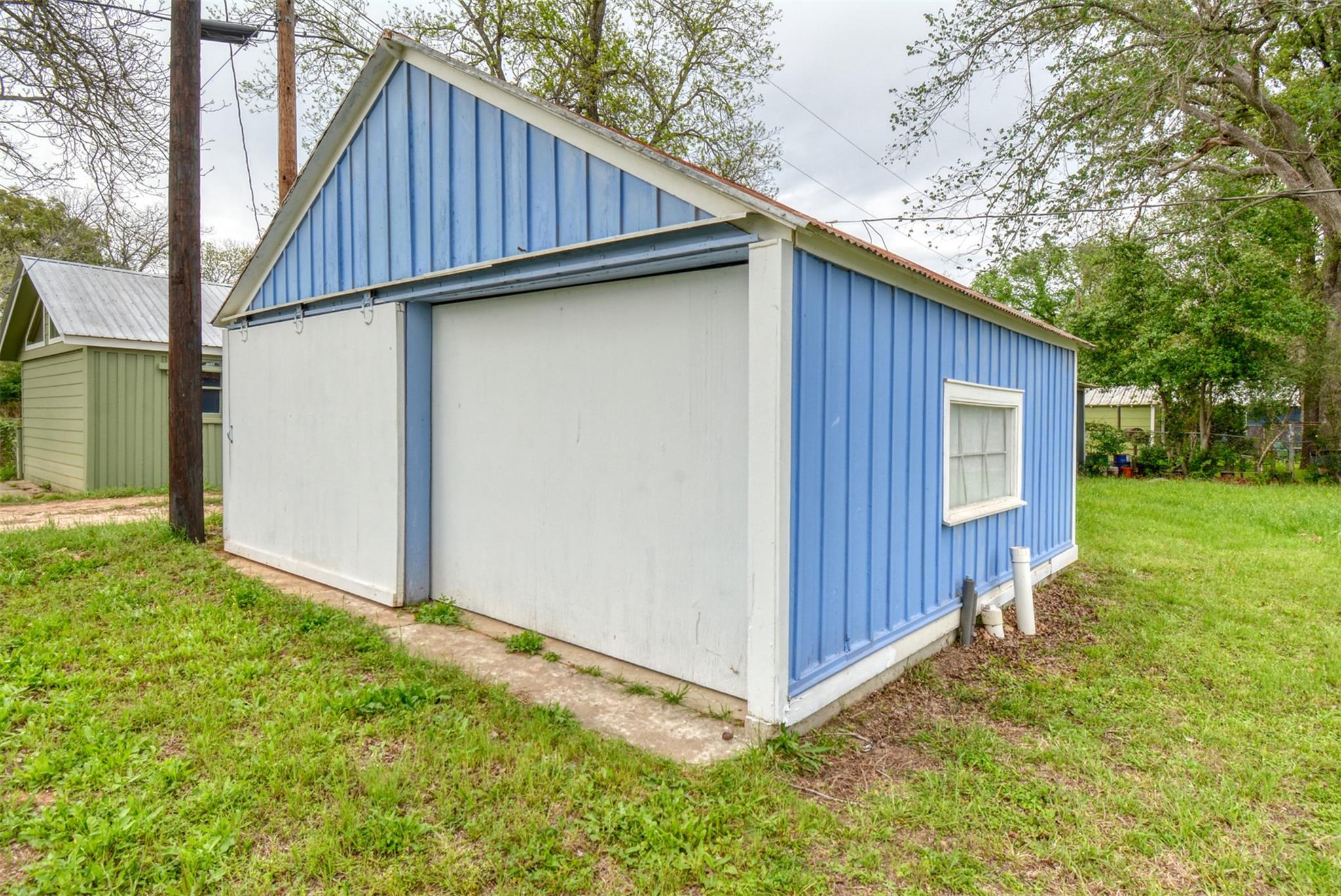 501 Burleson St, Smithville, TX 78957