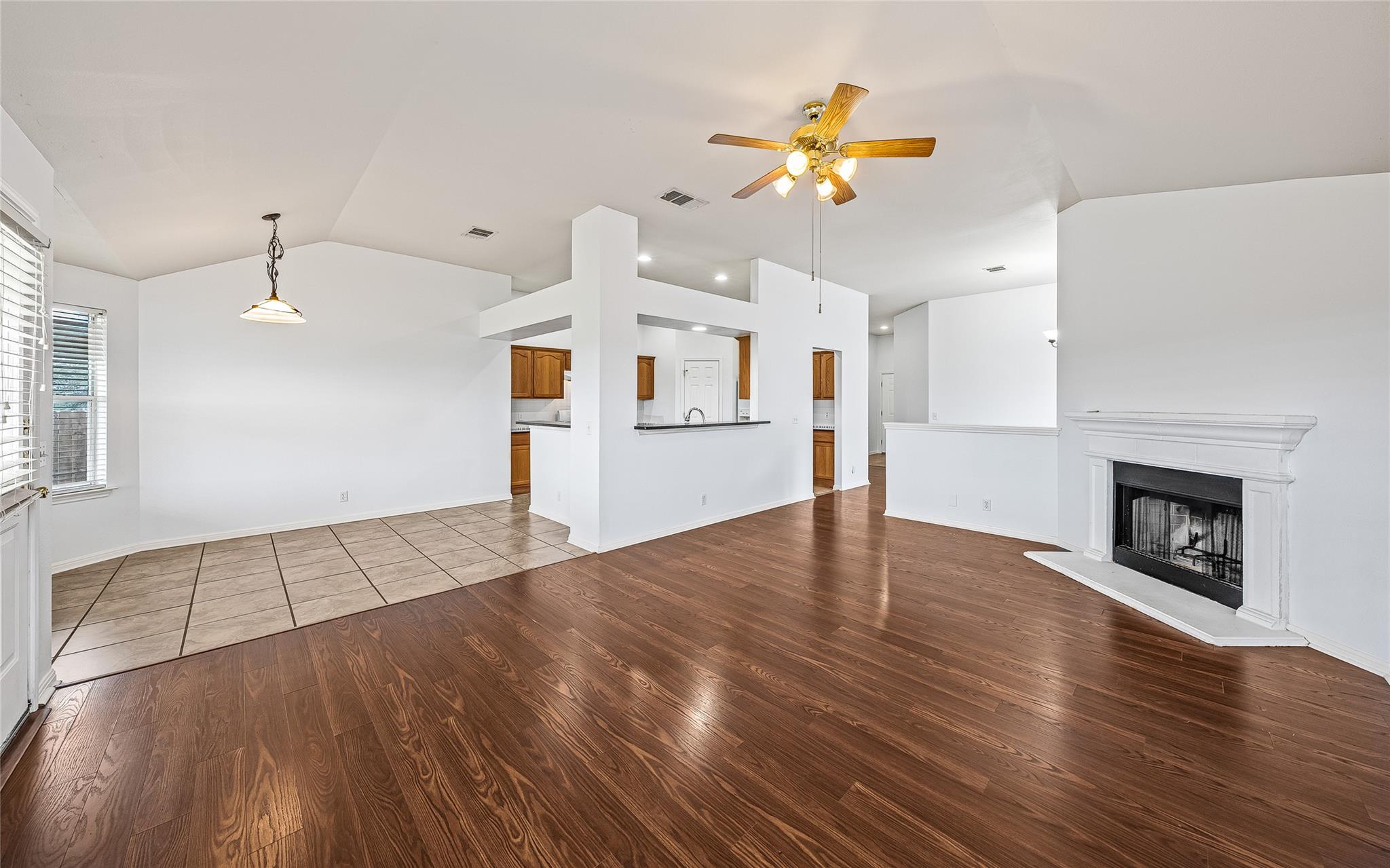 217 Lakemont Dr, Hutto, TX 78634