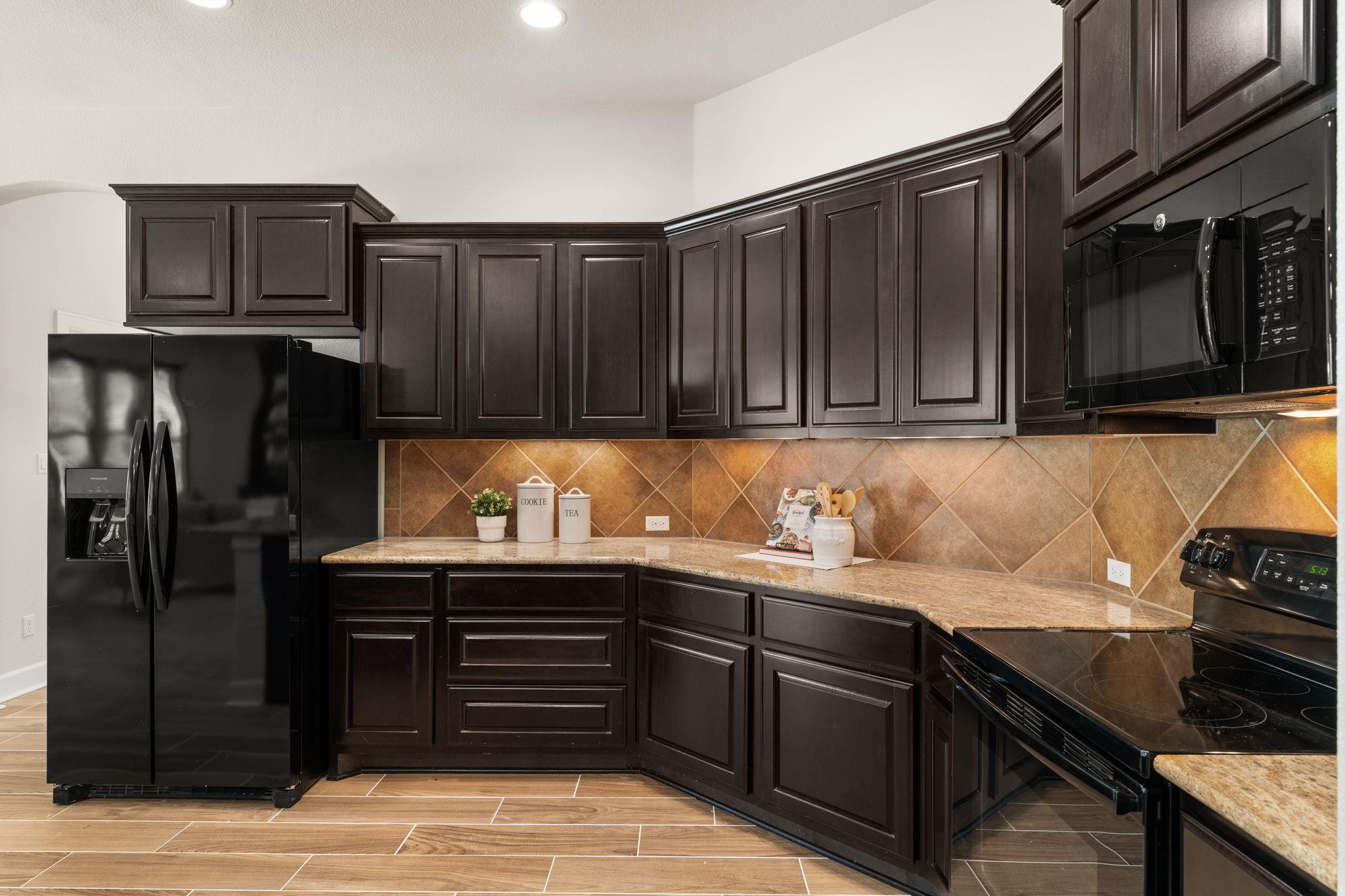3830 Verde Knoll Dr, Spicewood, TX 78669