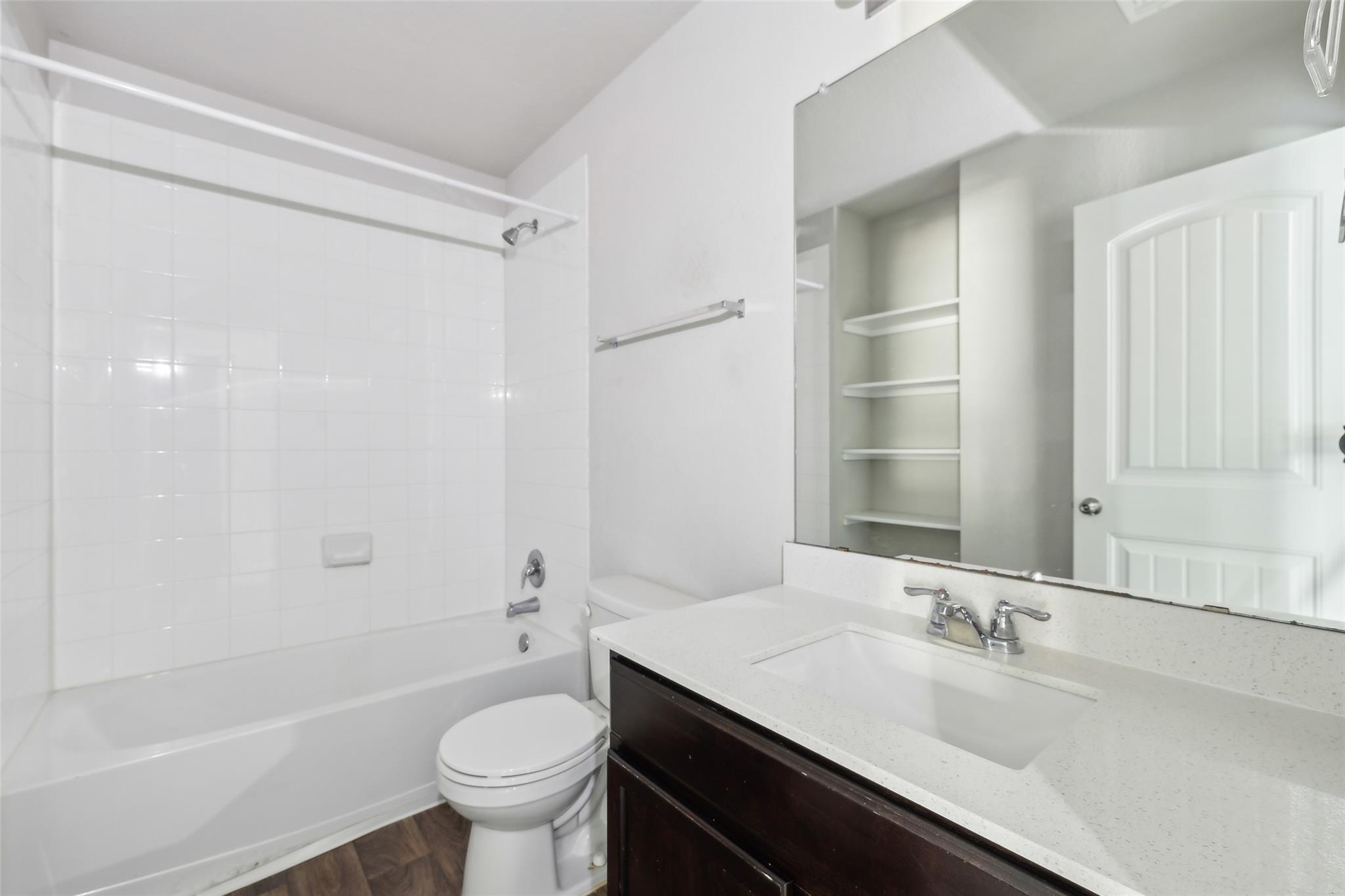 210 Seaholm Ln, Hutto, TX 78634