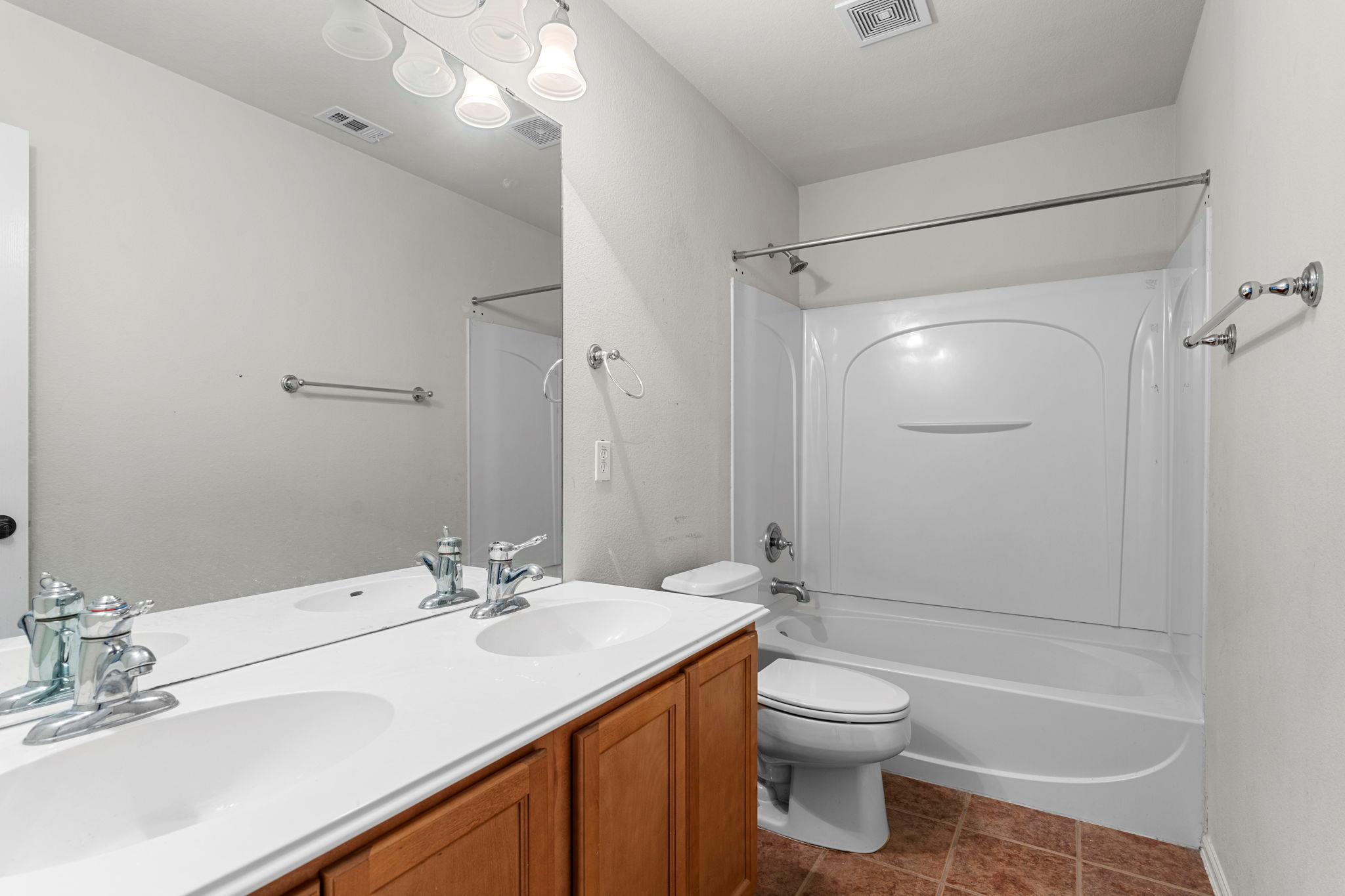 1290 Sweet Gum Dr, Kyle, TX 78640