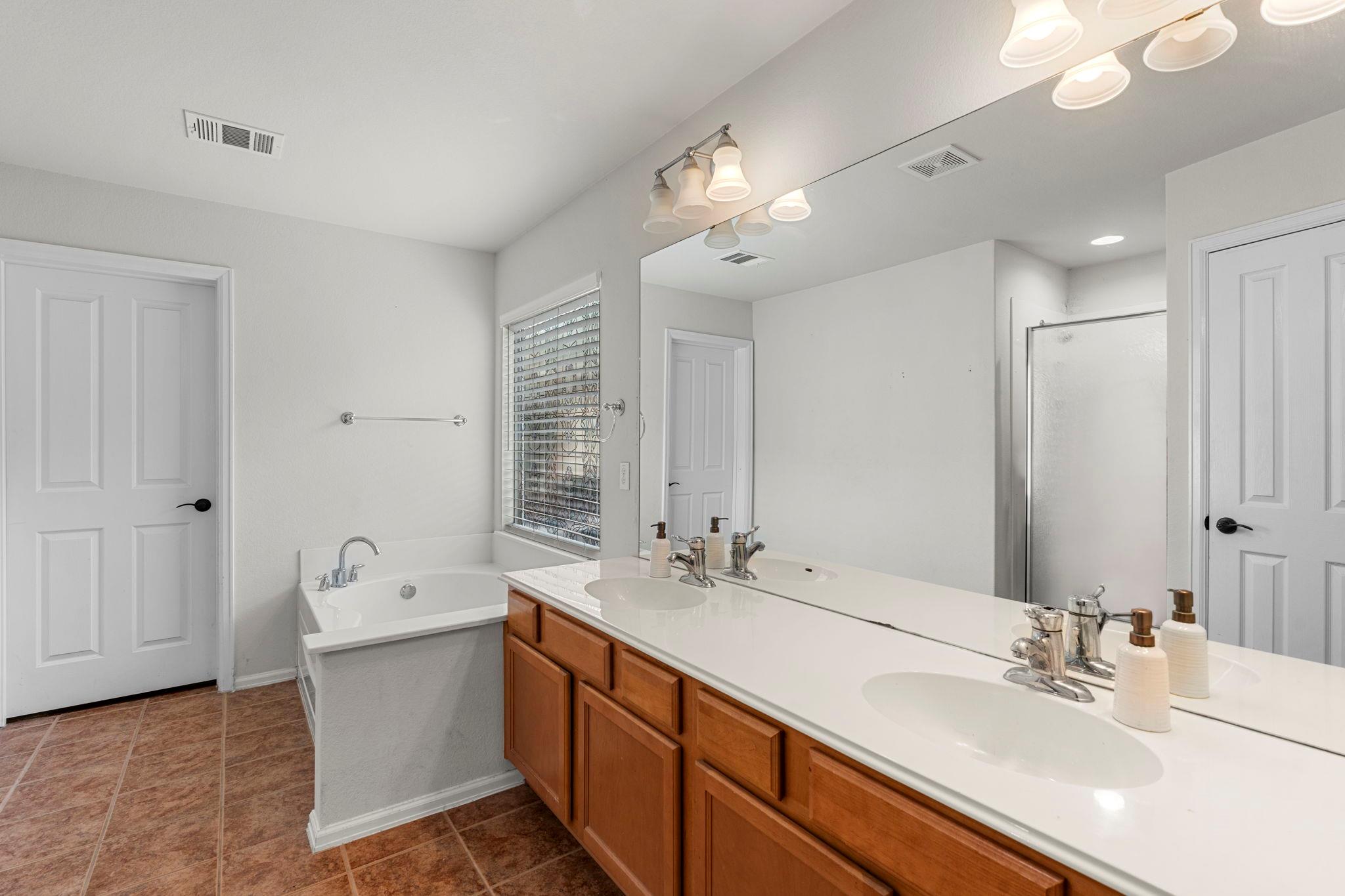1290 Sweet Gum Dr, Kyle, TX 78640