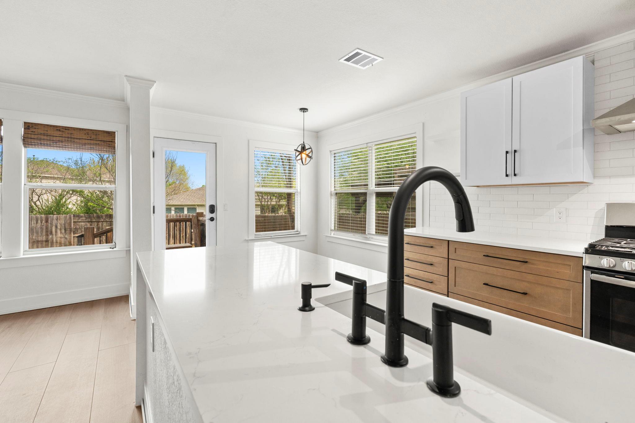 1290 Sweet Gum Dr, Kyle, TX 78640