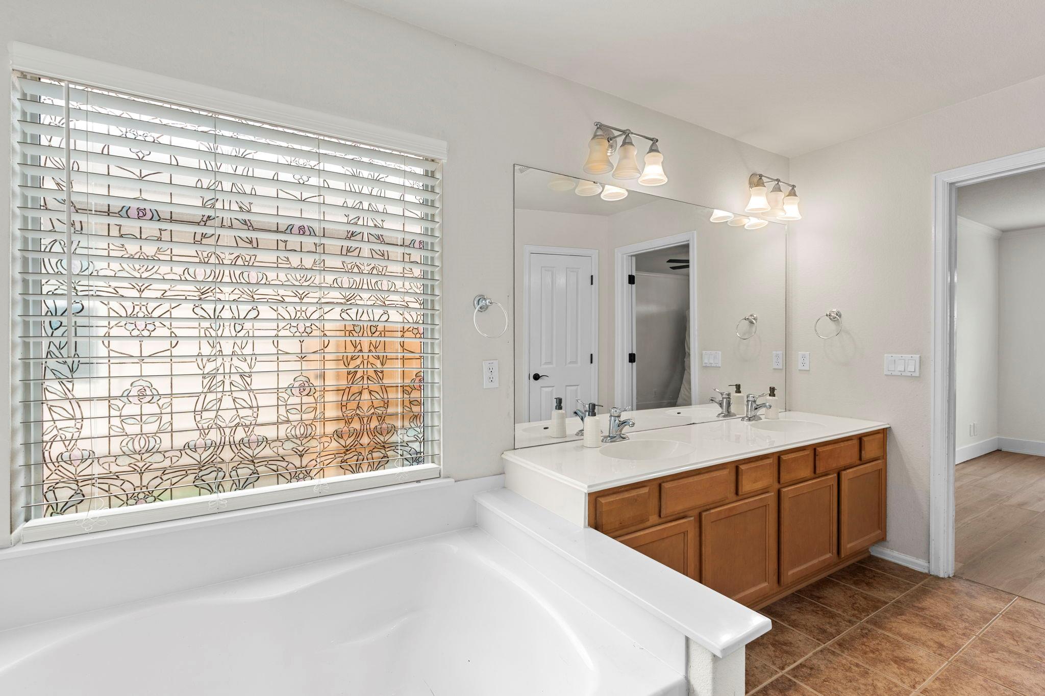 1290 Sweet Gum Dr, Kyle, TX 78640