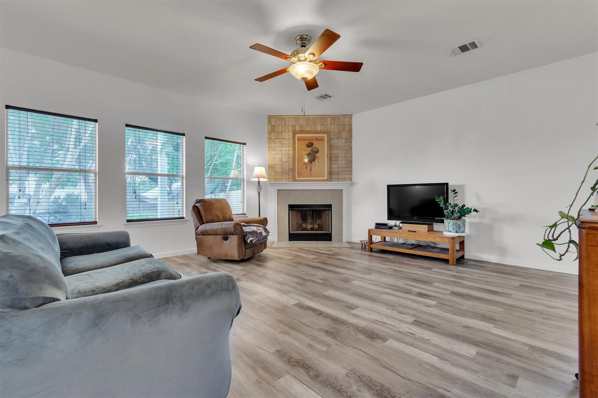 2101 Charlotte Estates Dr, Austin, TX 78744