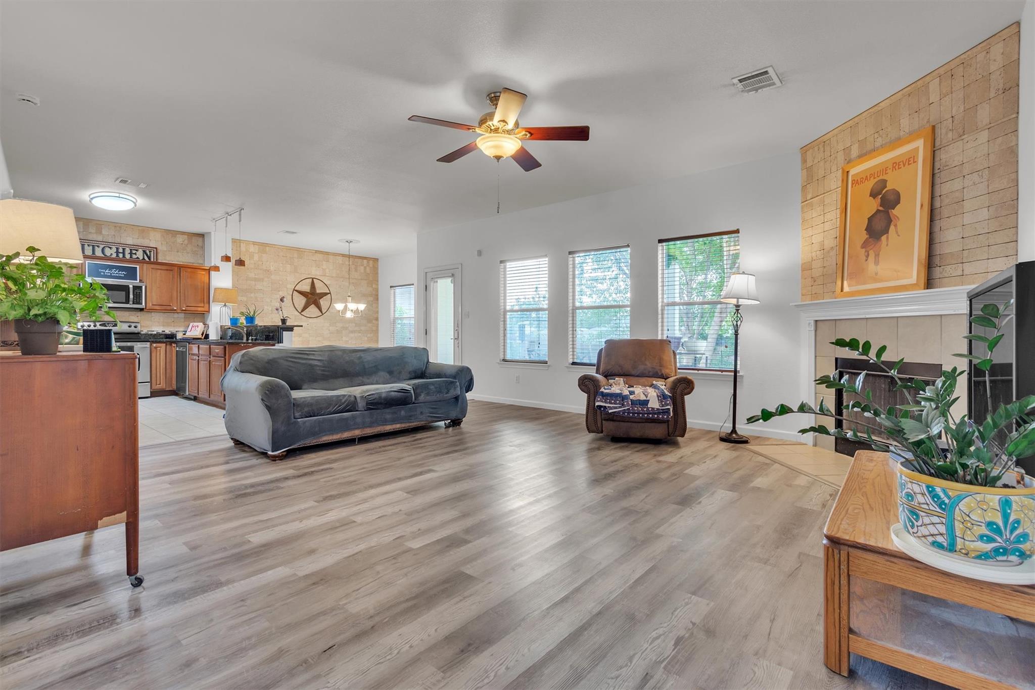2101 Charlotte Estates Dr, Austin, TX 78744