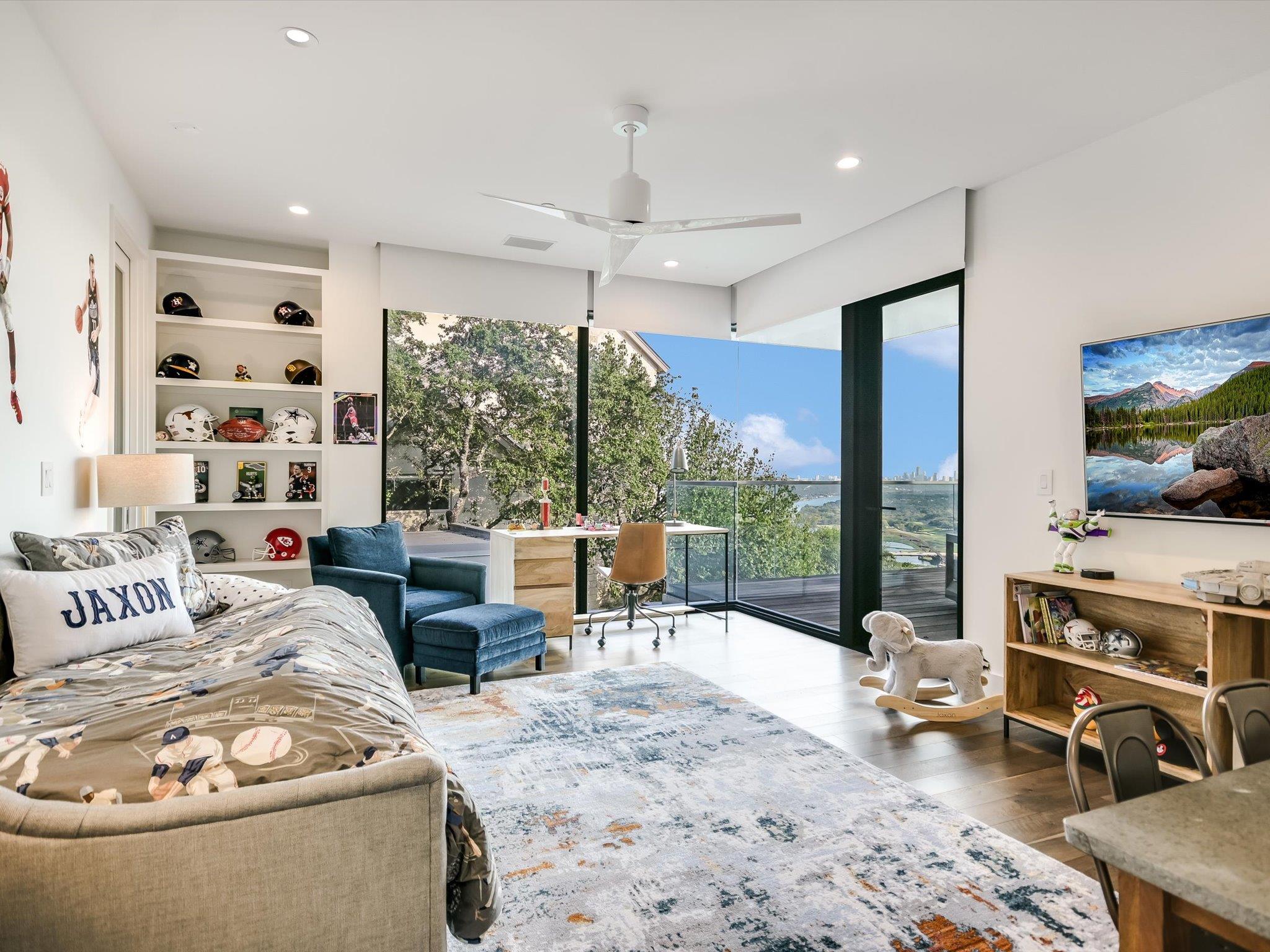 6607 W Courtyard Dr, Austin, TX 78730