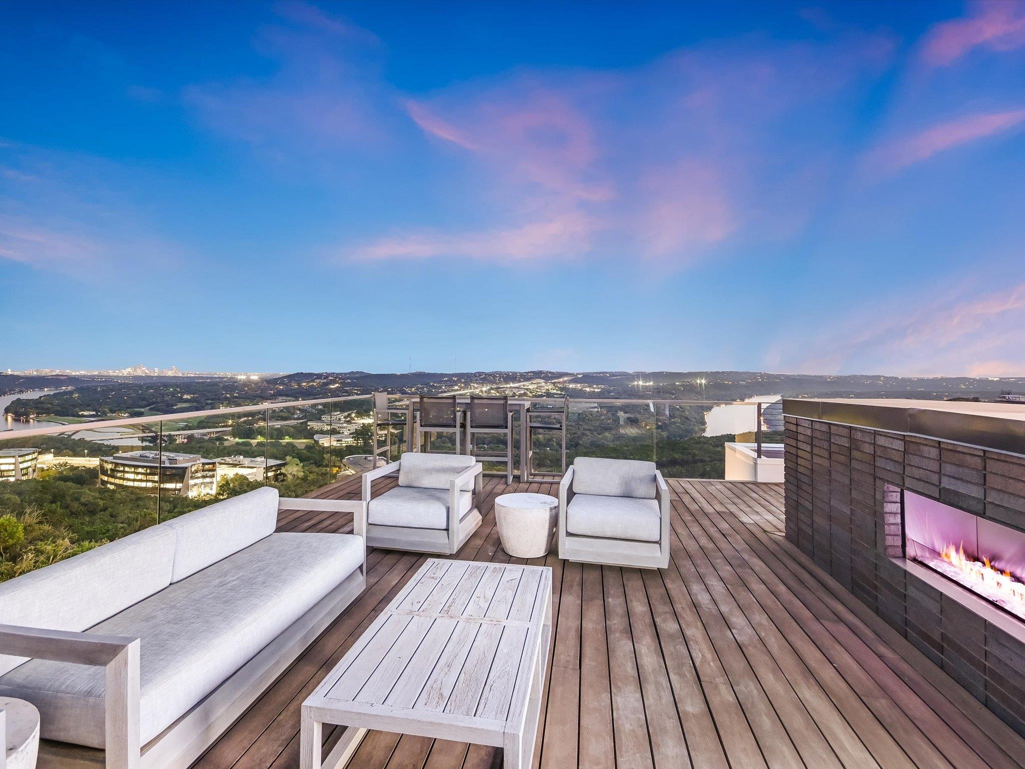 6607 W Courtyard Dr, Austin, TX 78730