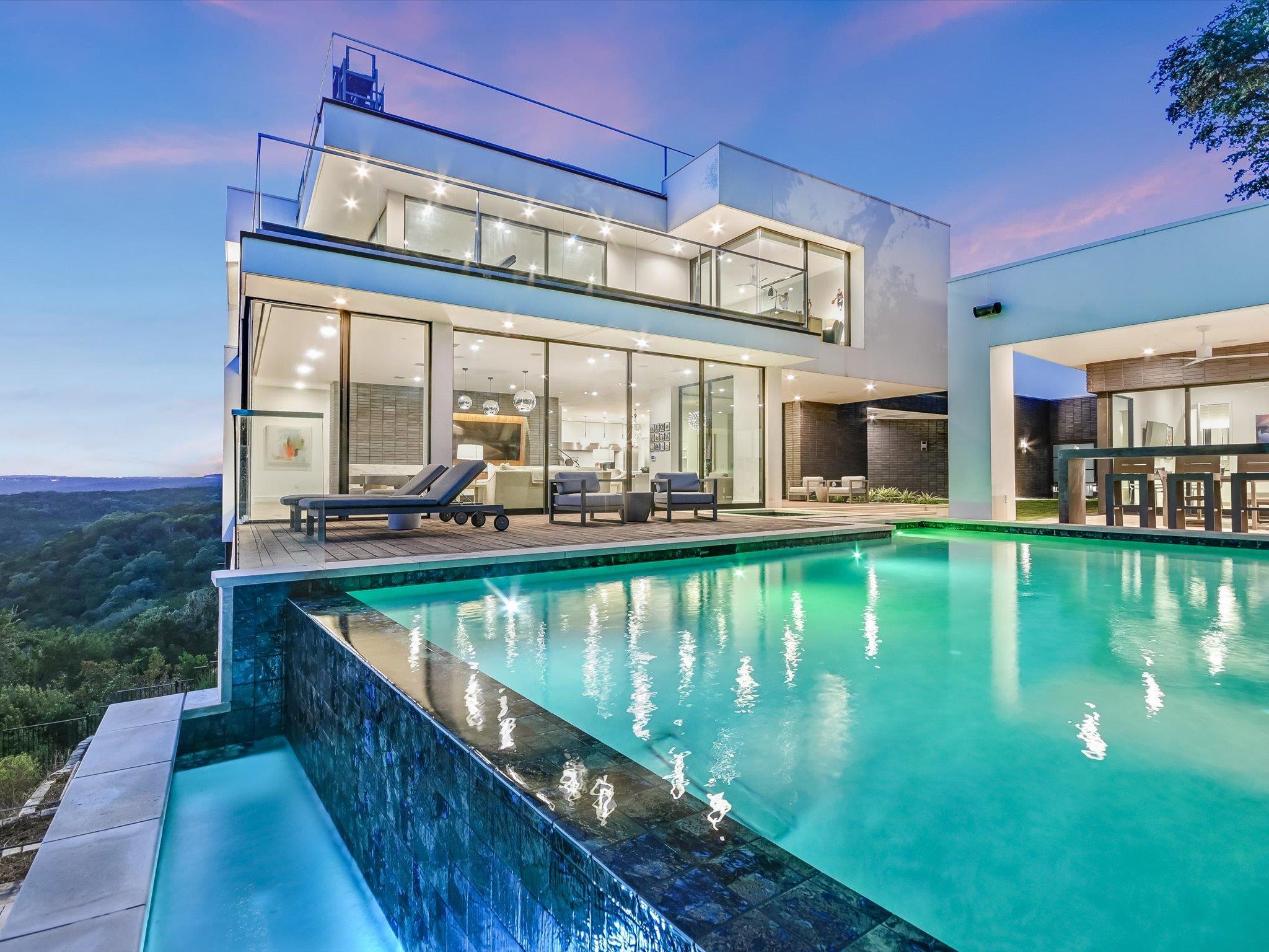 6607 W Courtyard Dr, Austin, TX 78730