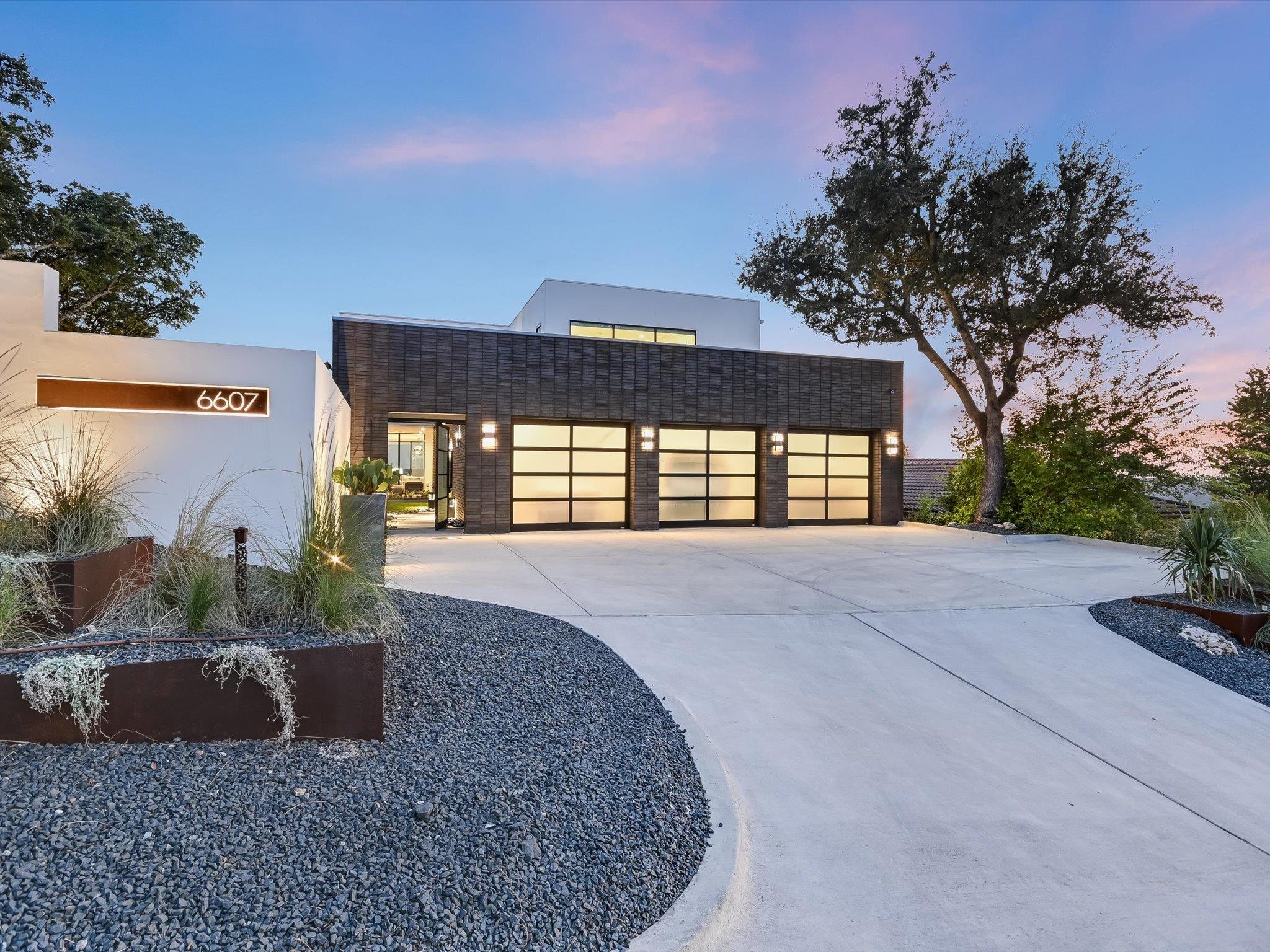 6607 W Courtyard Dr, Austin, TX 78730