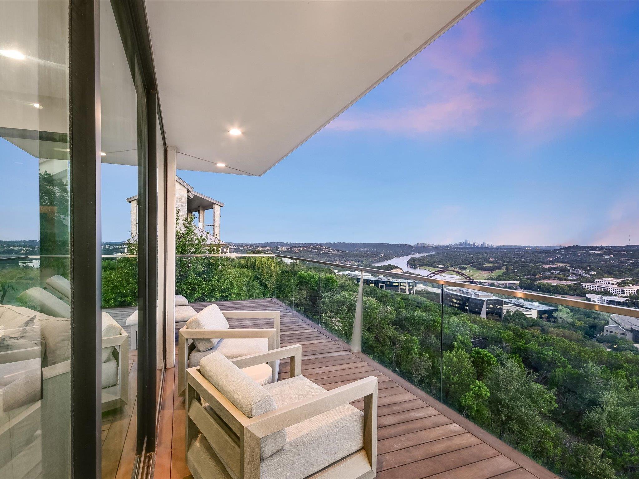 6607 W Courtyard Dr, Austin, TX 78730