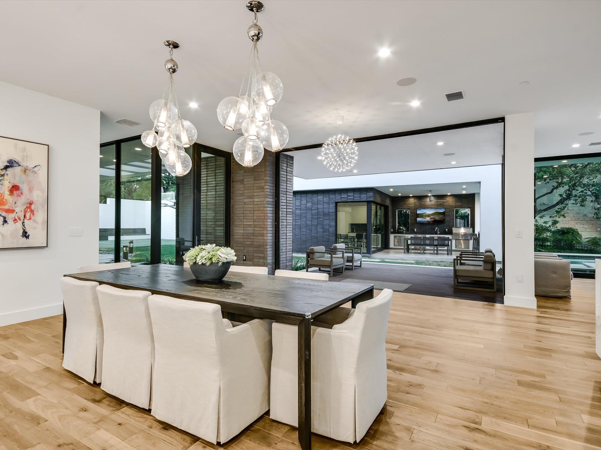 6607 W Courtyard Dr, Austin, TX 78730