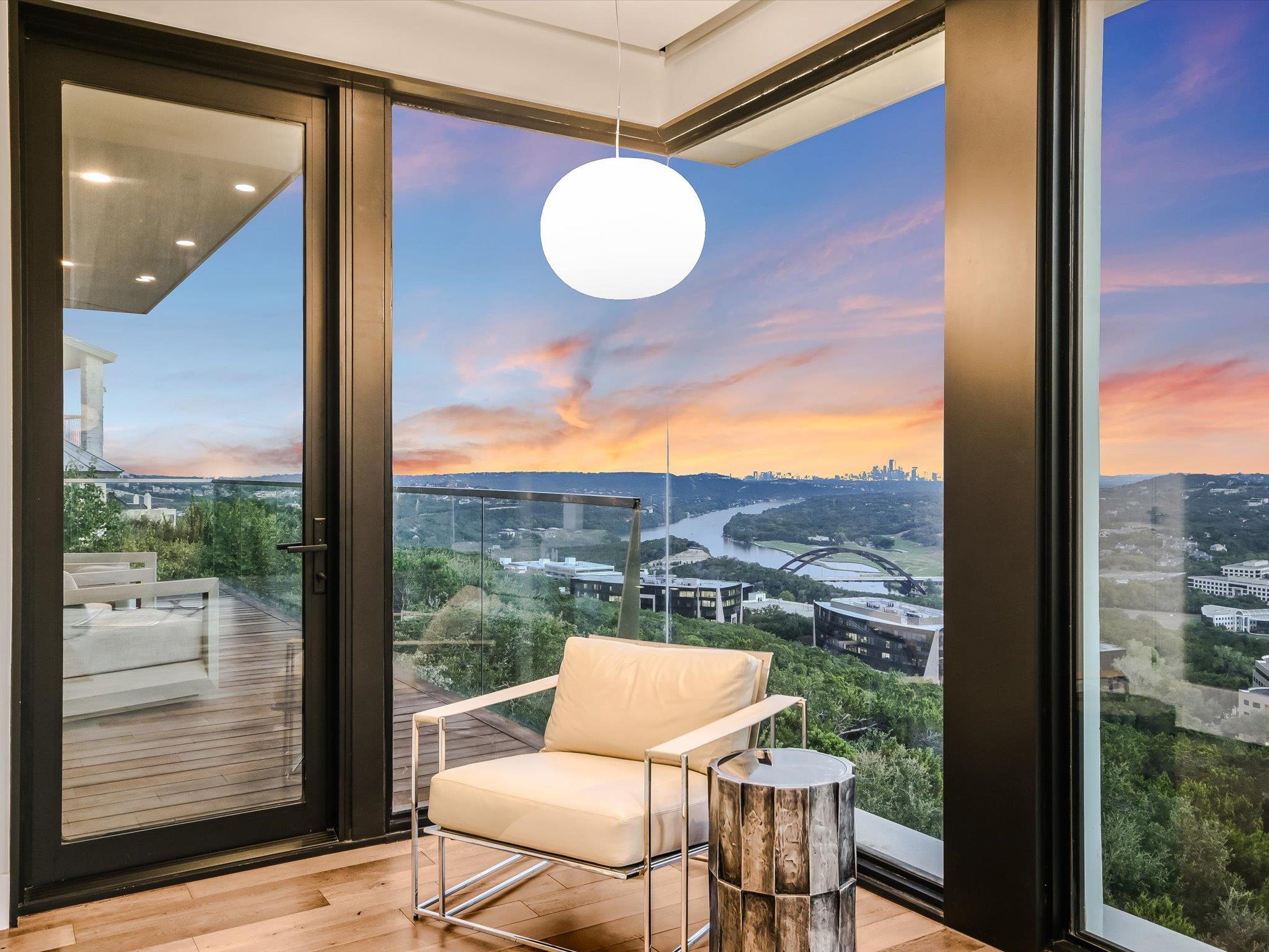 6607 W Courtyard Dr, Austin, TX 78730