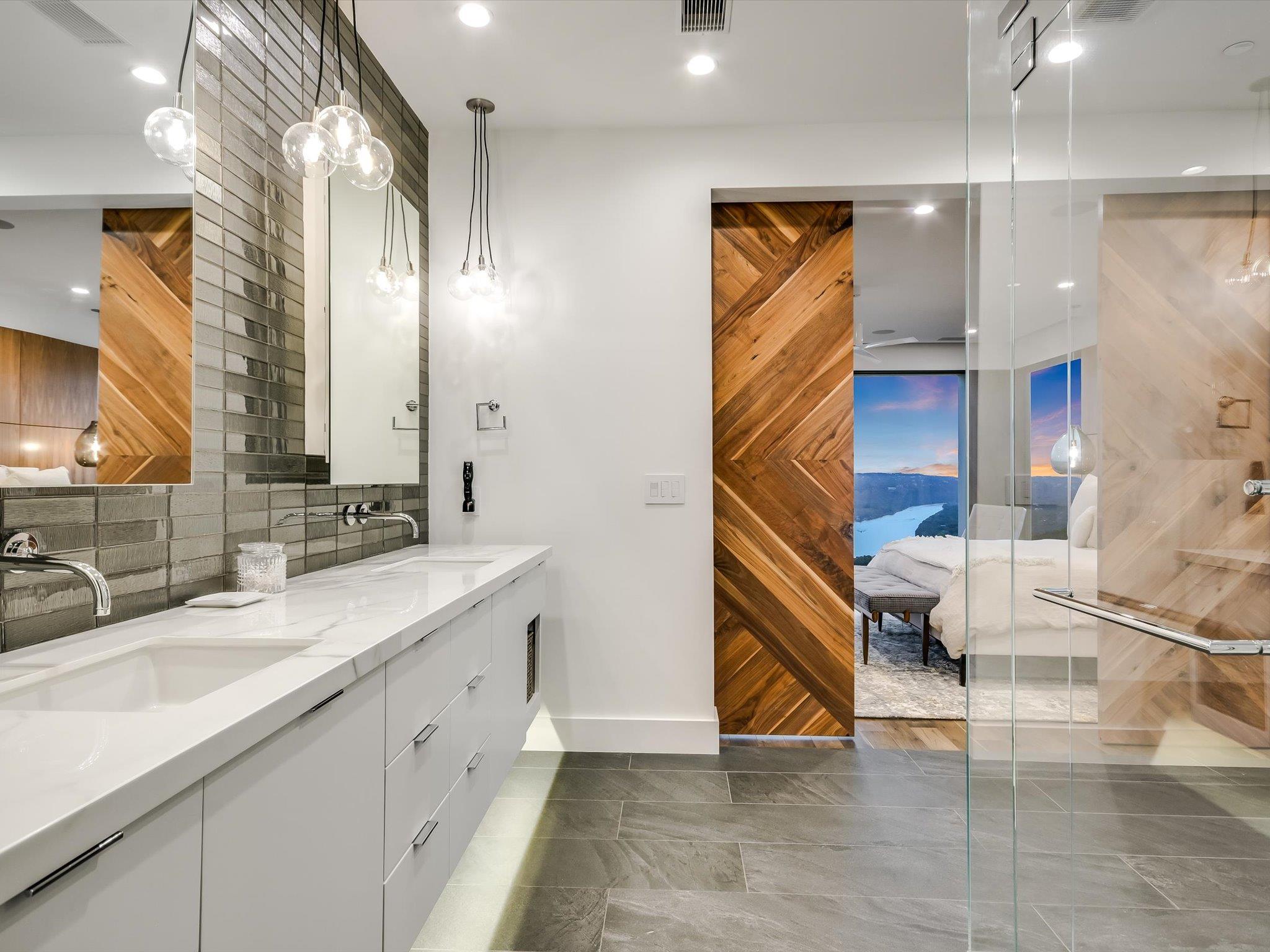 6607 W Courtyard Dr, Austin, TX 78730