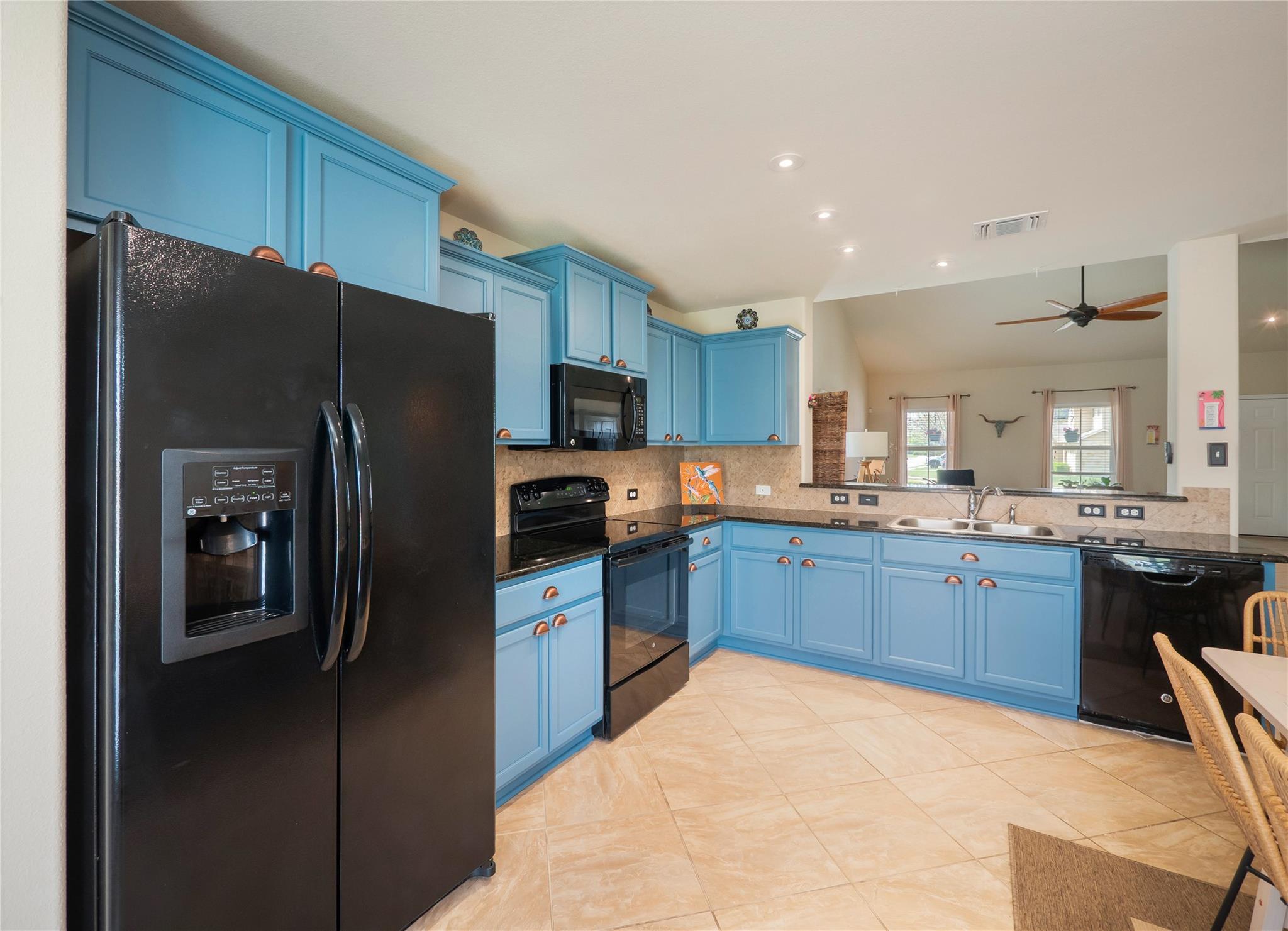 209 Frio River Trl, Hutto, TX 78634