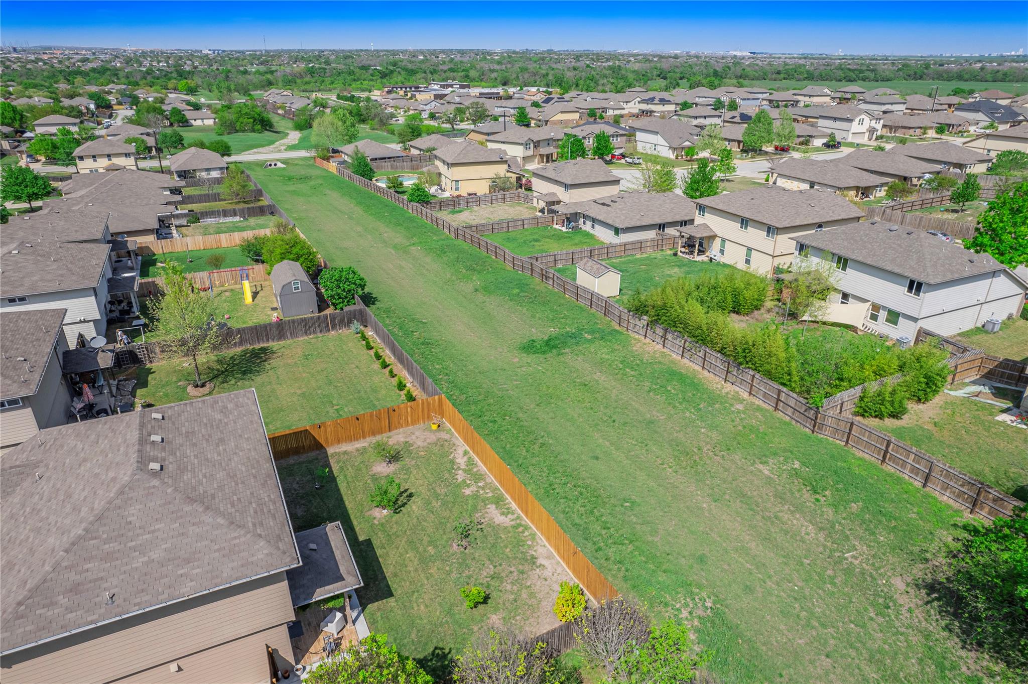 209 Frio River Trl, Hutto, TX 78634