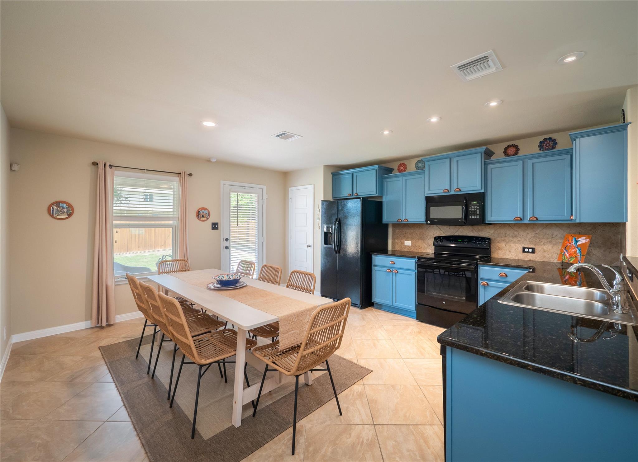 209 Frio River Trl, Hutto, TX 78634