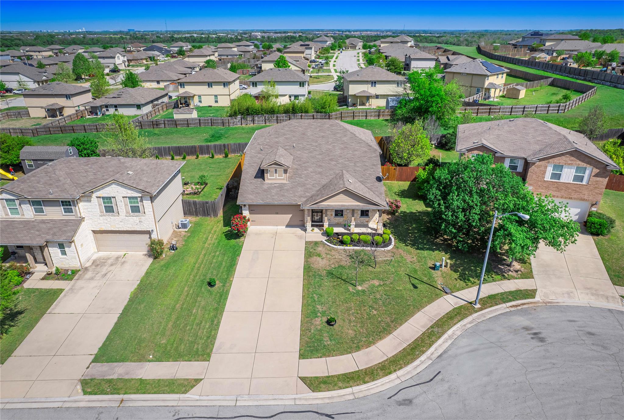 209 Frio River Trl, Hutto, TX 78634