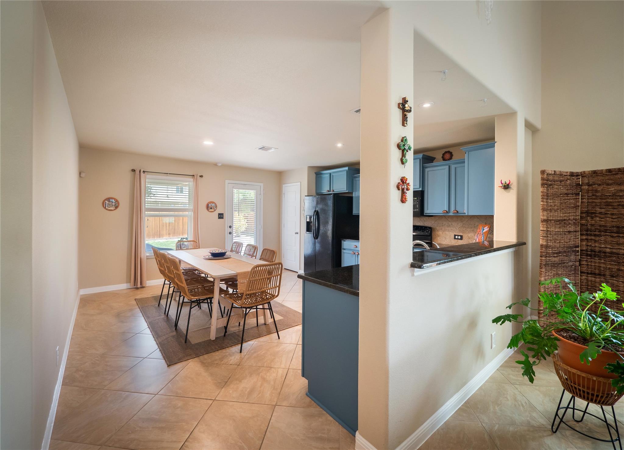 209 Frio River Trl, Hutto, TX 78634