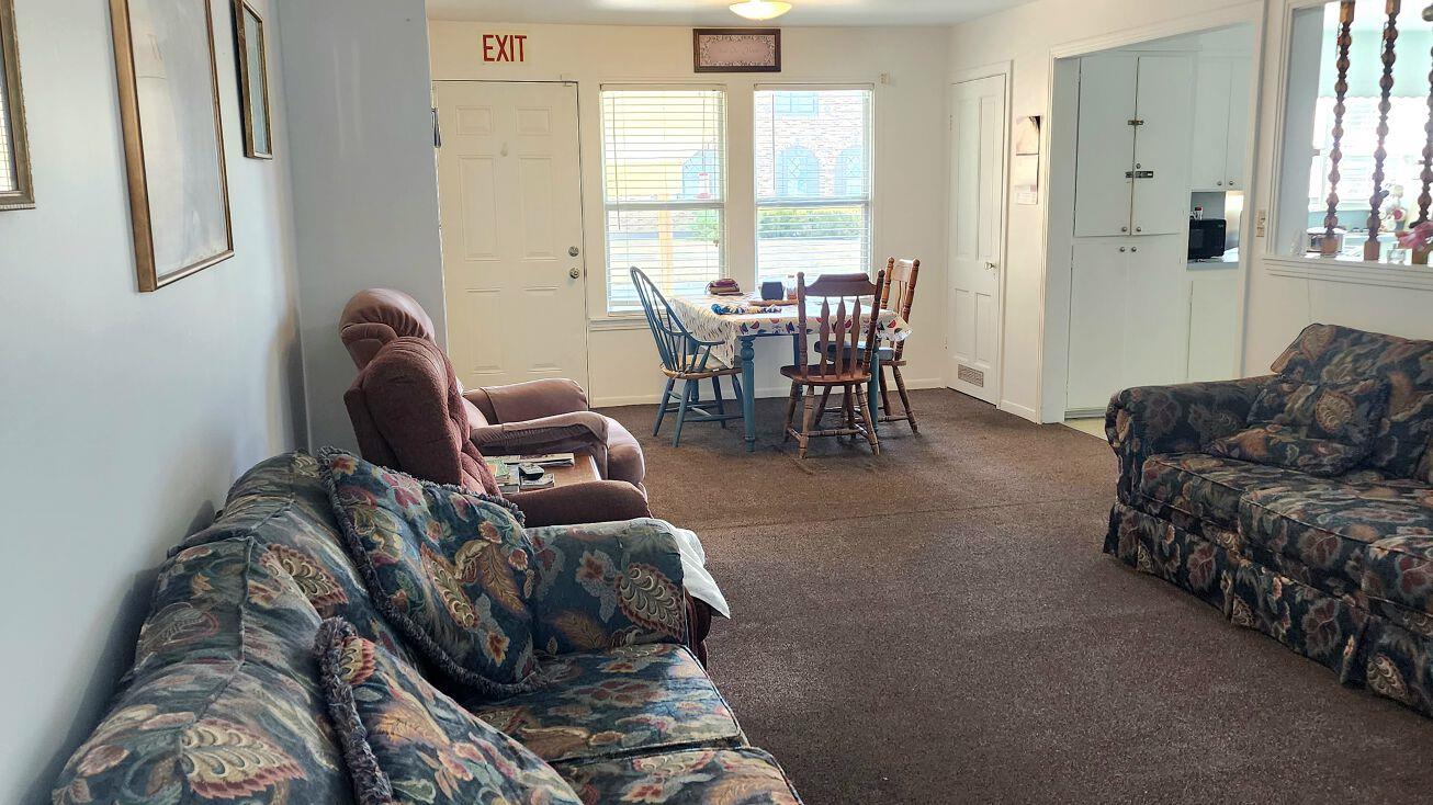 122 N Avenue E Ave, Shiner, TX 77984