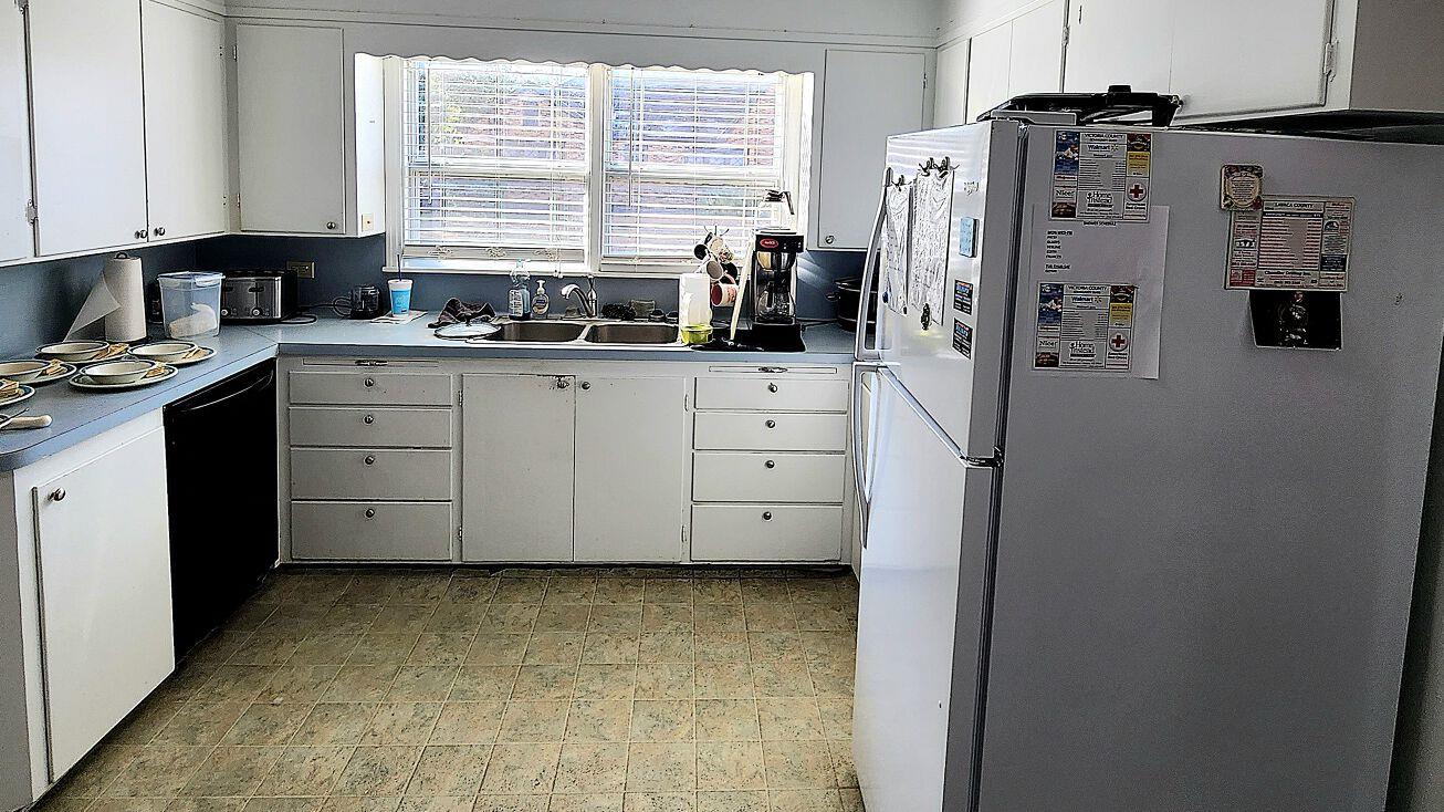 122 N Avenue E Ave, Shiner, TX 77984