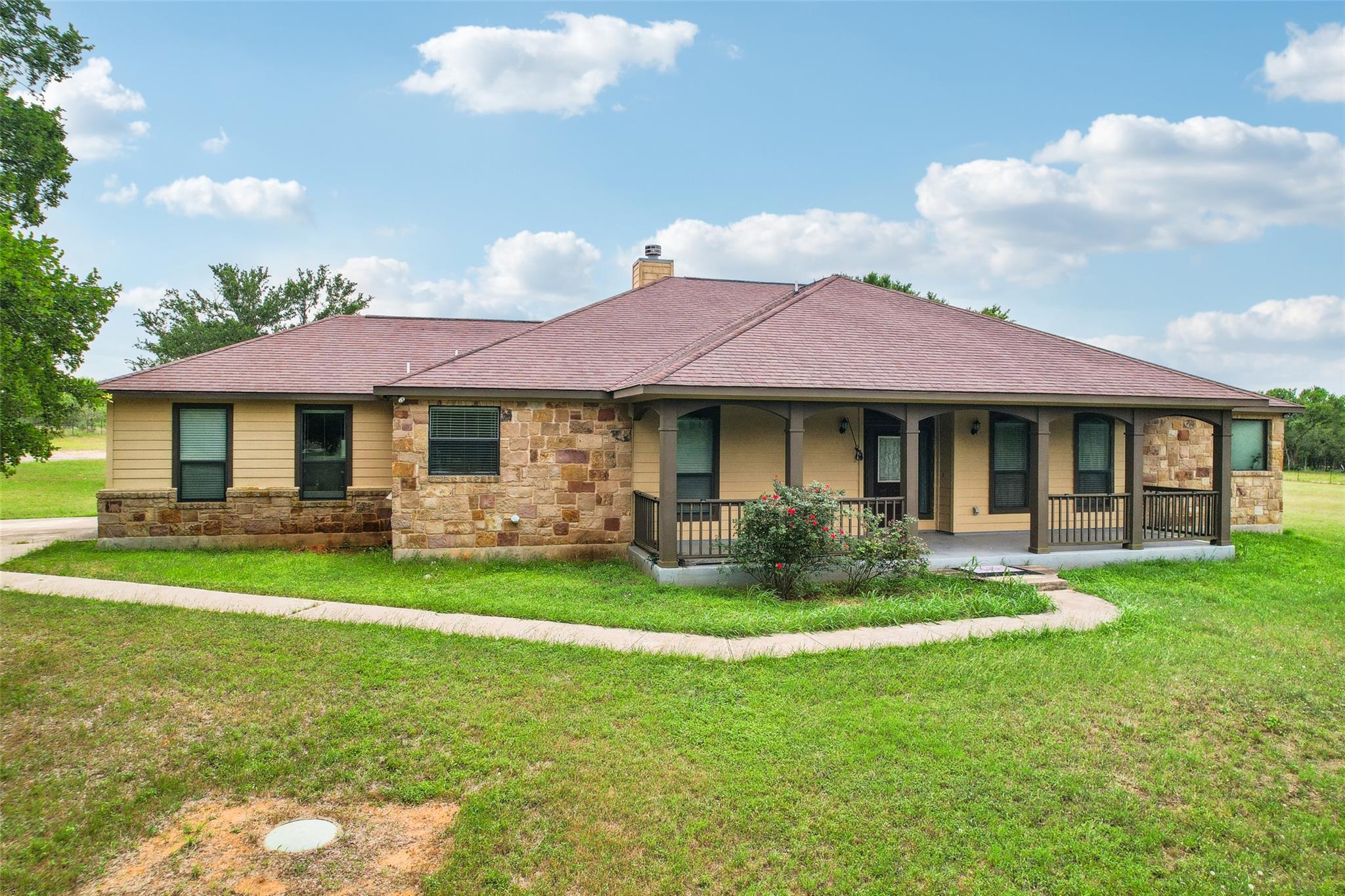 2300 Tumbleweed Trl, Dale, TX 78616