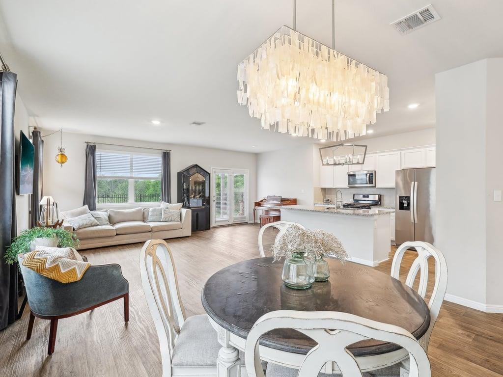 709 Bluffview Dr, Bastrop, TX 78602