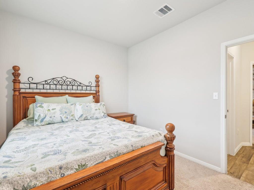 709 Bluffview Dr, Bastrop, TX 78602