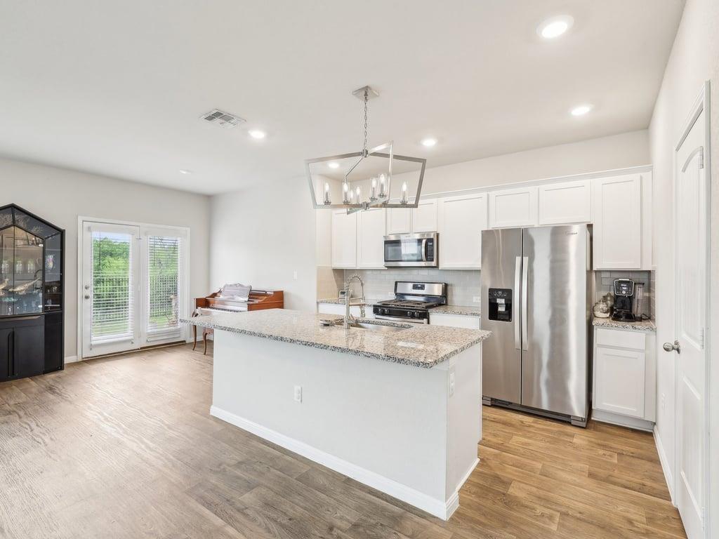 709 Bluffview Dr, Bastrop, TX 78602