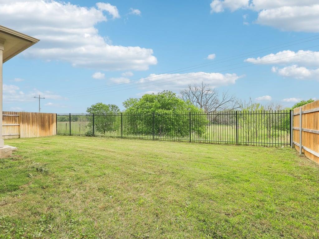 709 Bluffview Dr, Bastrop, TX 78602