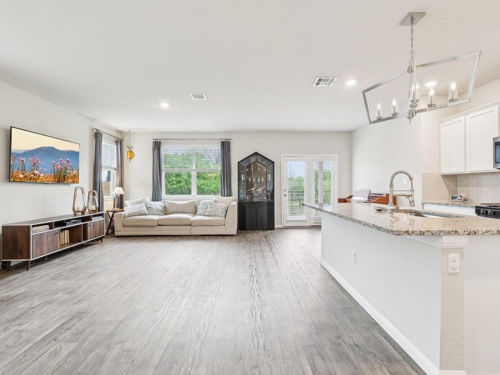 709 Bluffview Dr, Bastrop, TX 78602