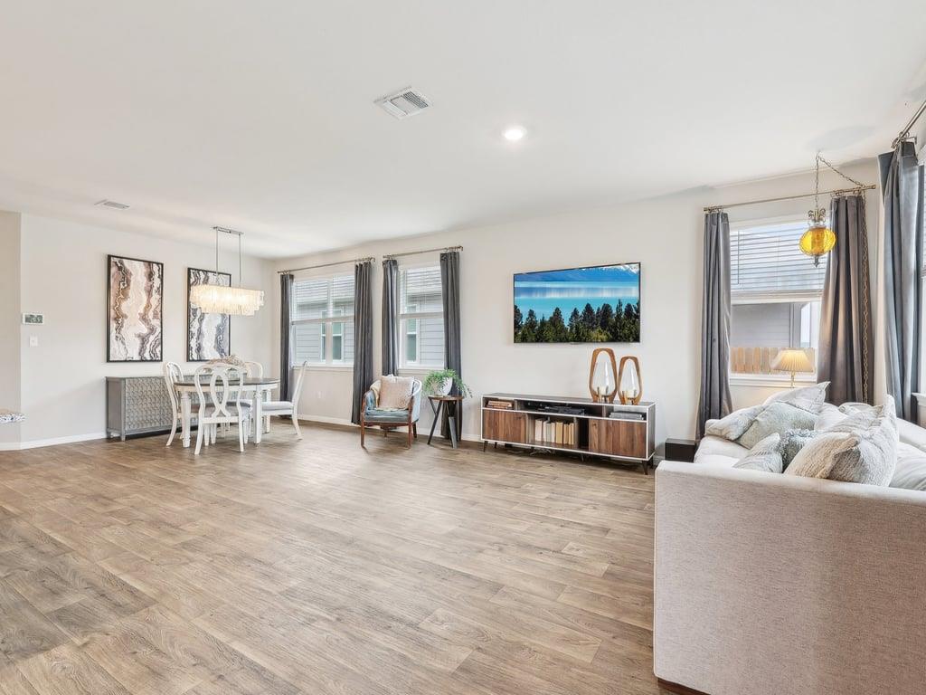 709 Bluffview Dr, Bastrop, TX 78602