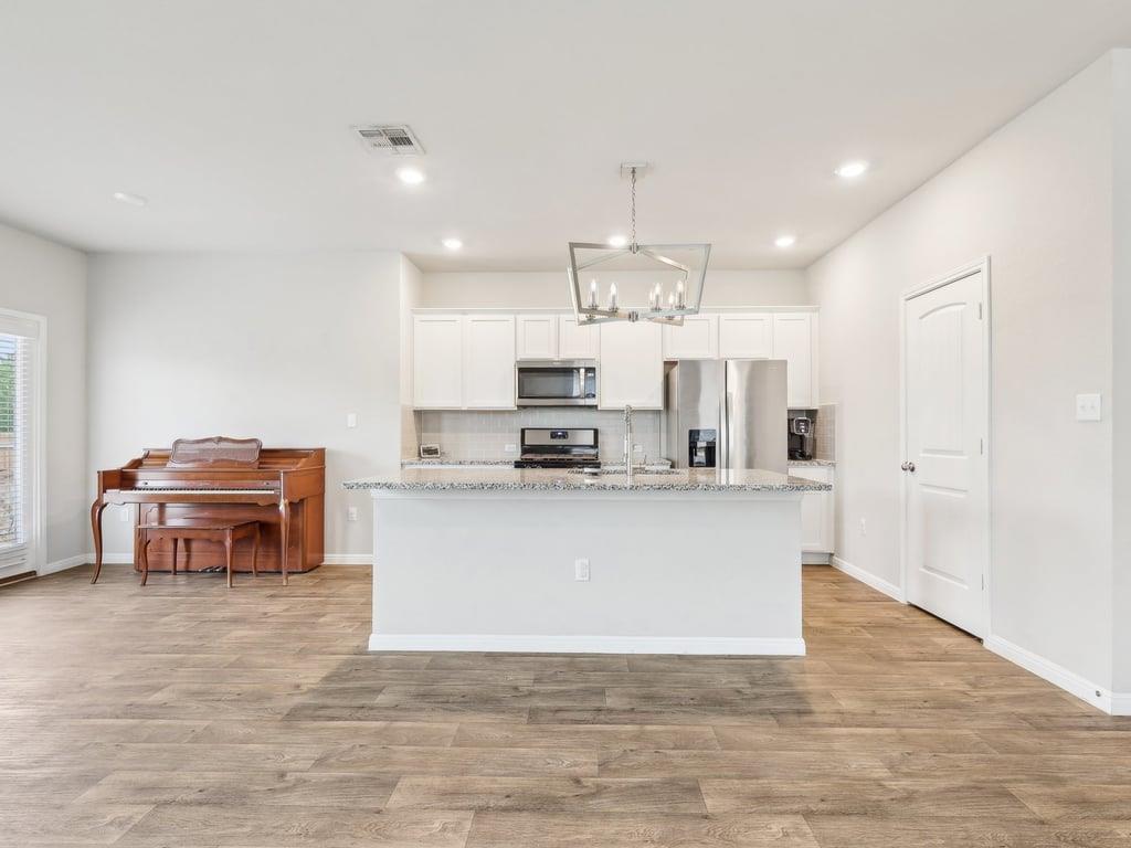 709 Bluffview Dr, Bastrop, TX 78602