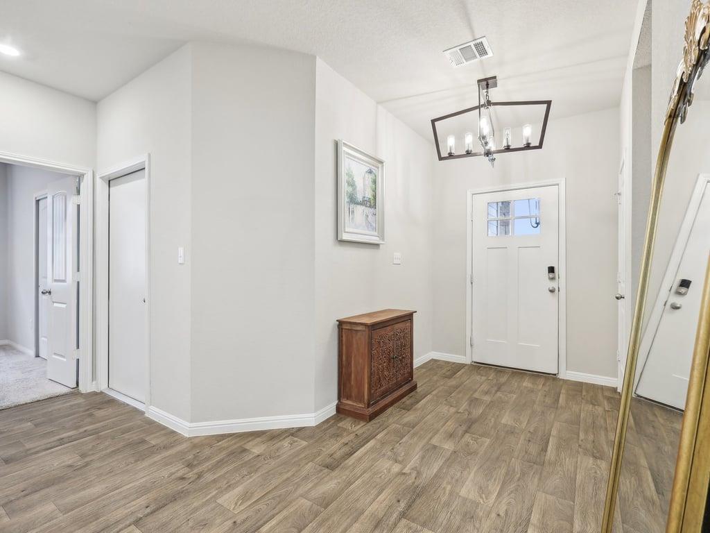 709 Bluffview Dr, Bastrop, TX 78602