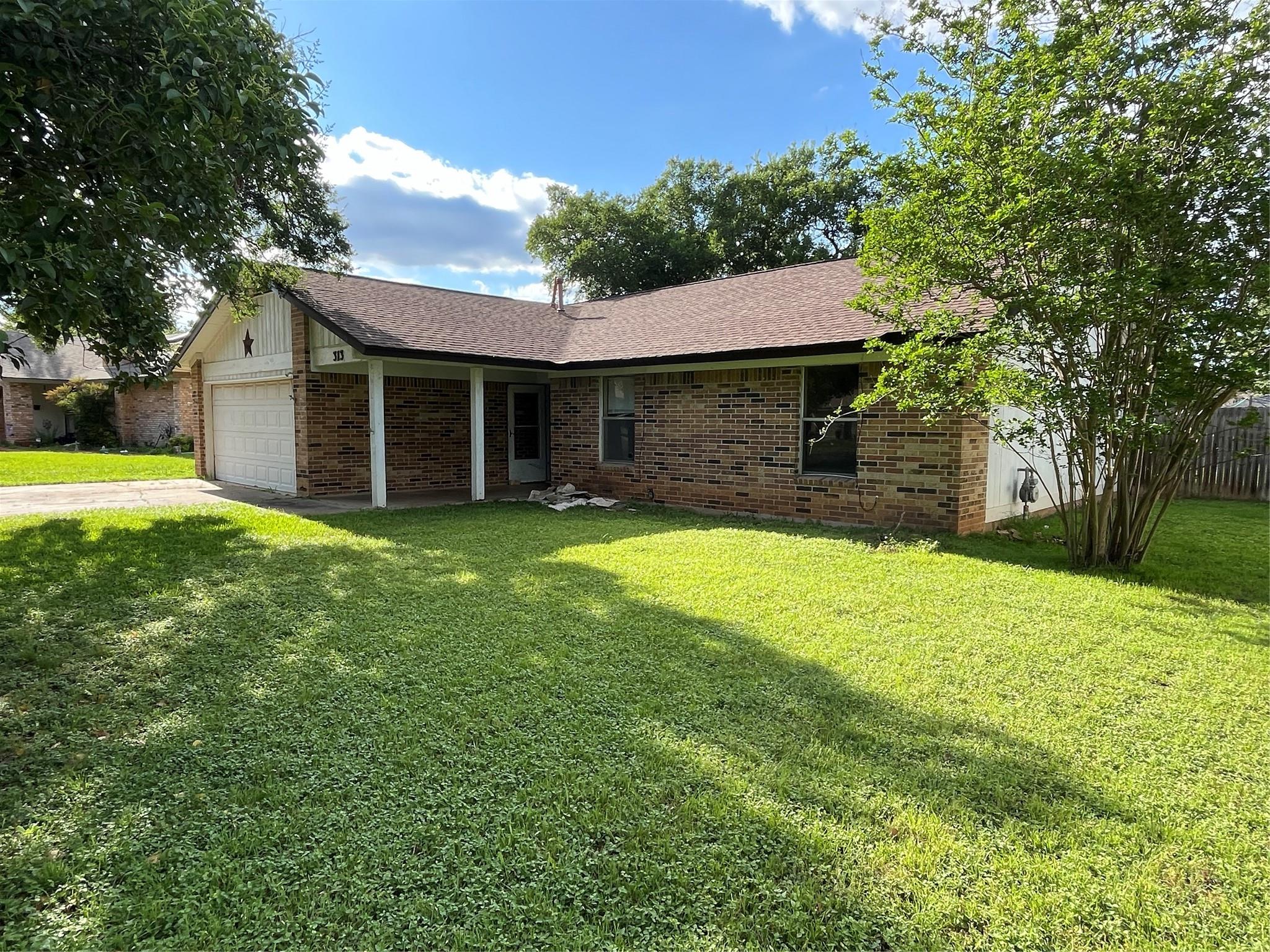 313 Golden Oaks Dr, Georgetown, TX 78628