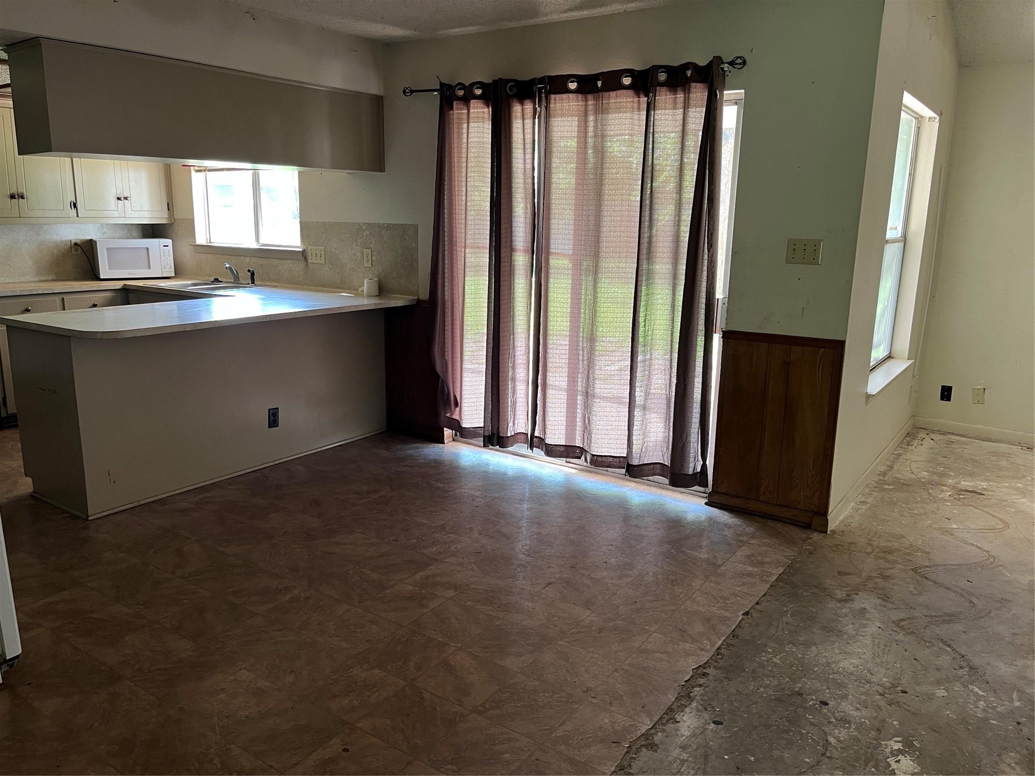 313 Golden Oaks Dr, Georgetown, TX 78628