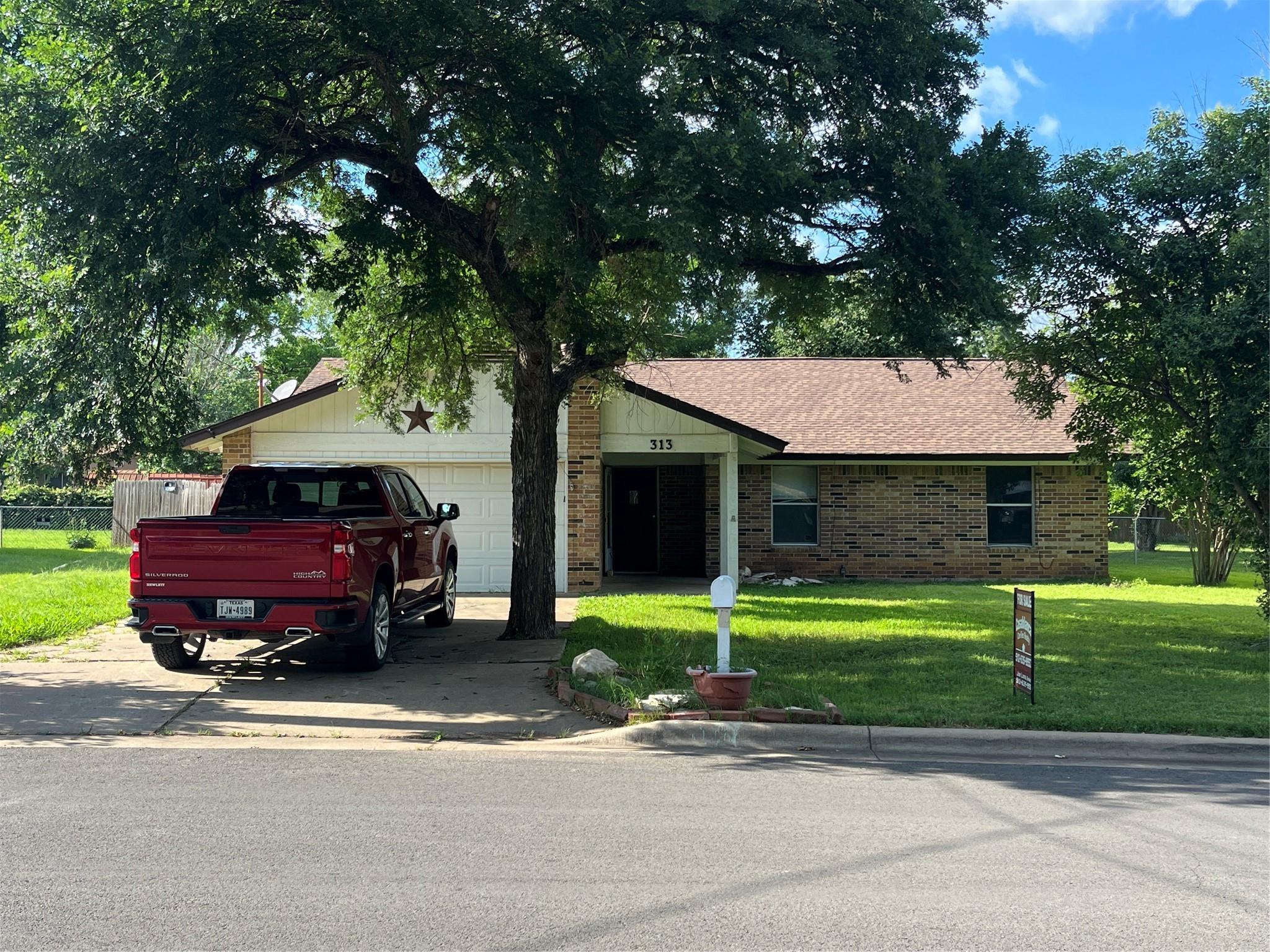 313 Golden Oaks Dr, Georgetown, TX 78628