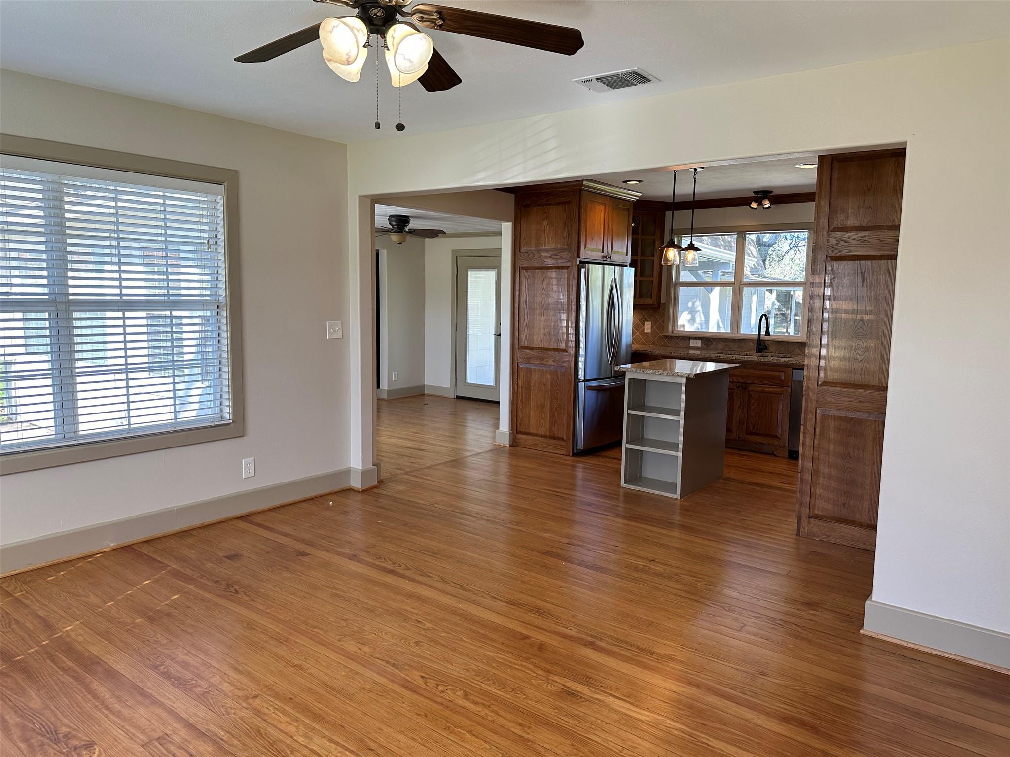 401 S Lester St, La Grange, TX 78945