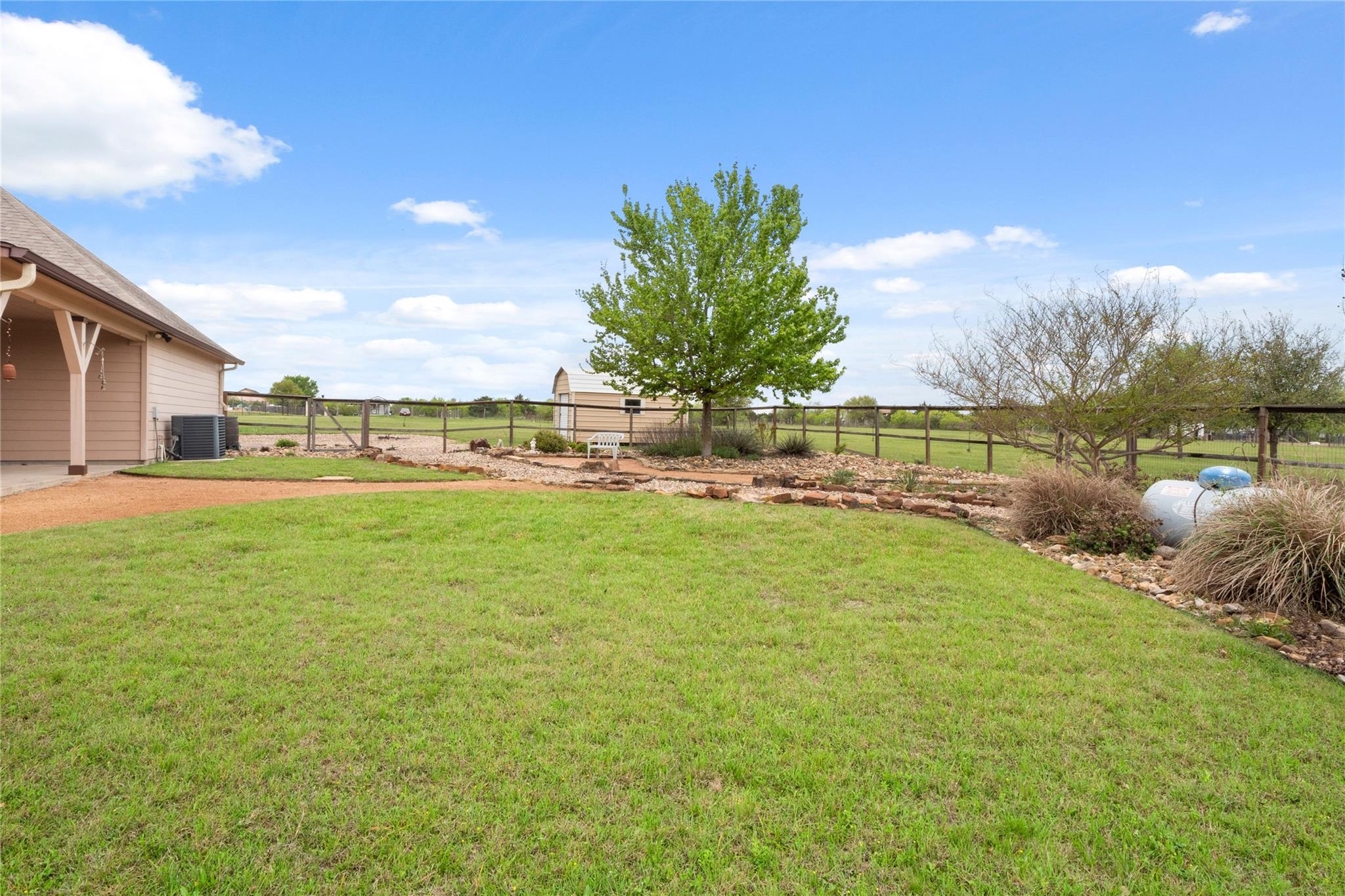 144 Escondido Dr, Del Valle, TX 78617