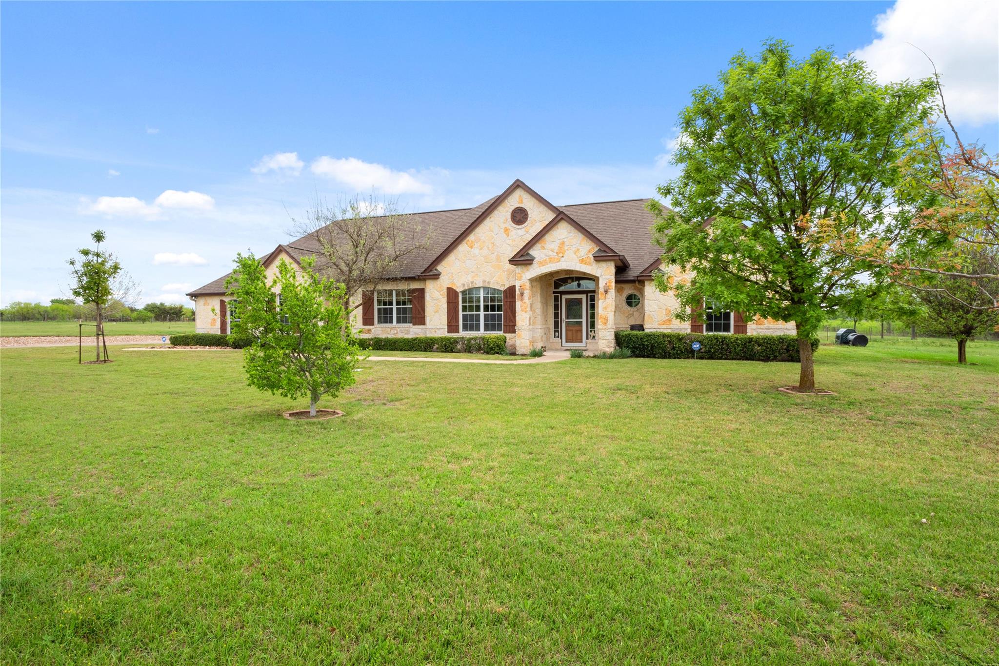 144 Escondido Dr, Del Valle, TX 78617