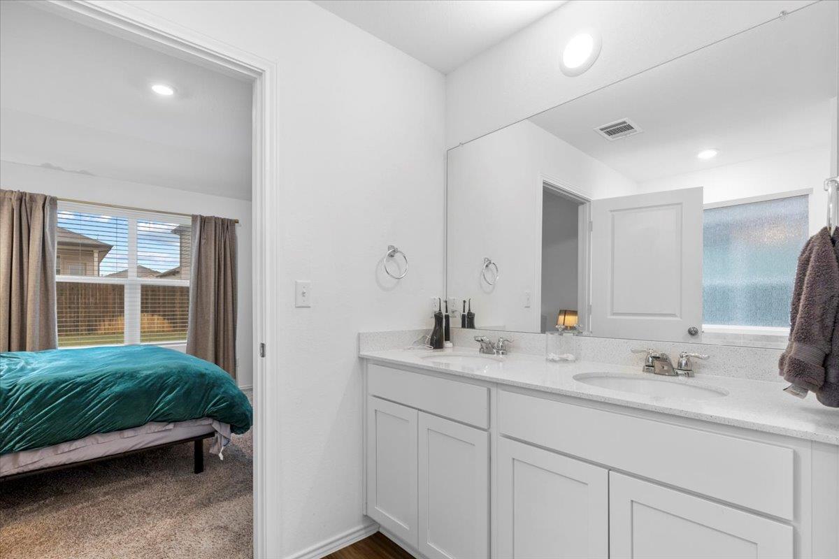 112 Vintage Dr, San Marcos, TX 78666