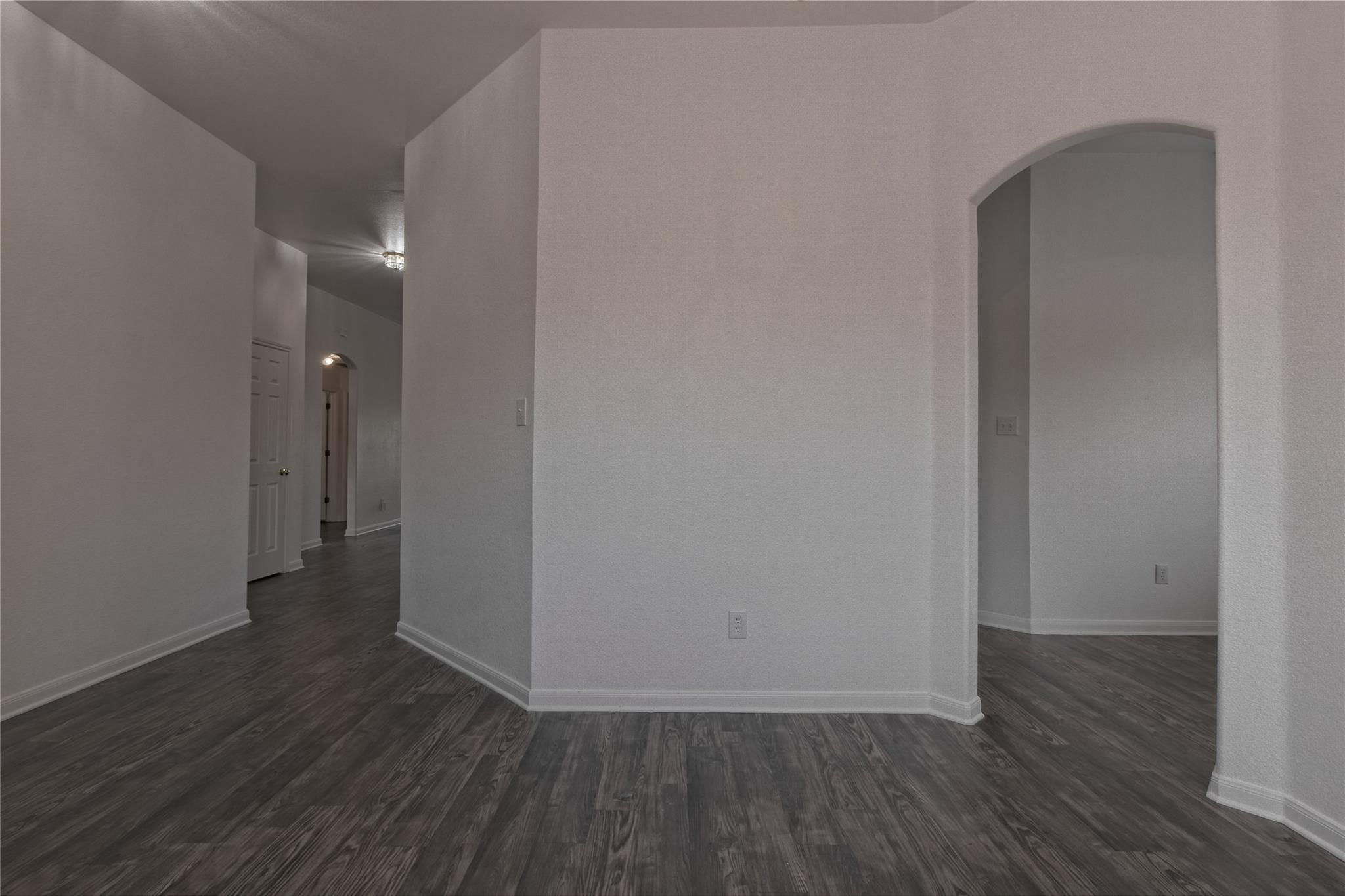 211 Warner Bnd, Hutto, TX 78634