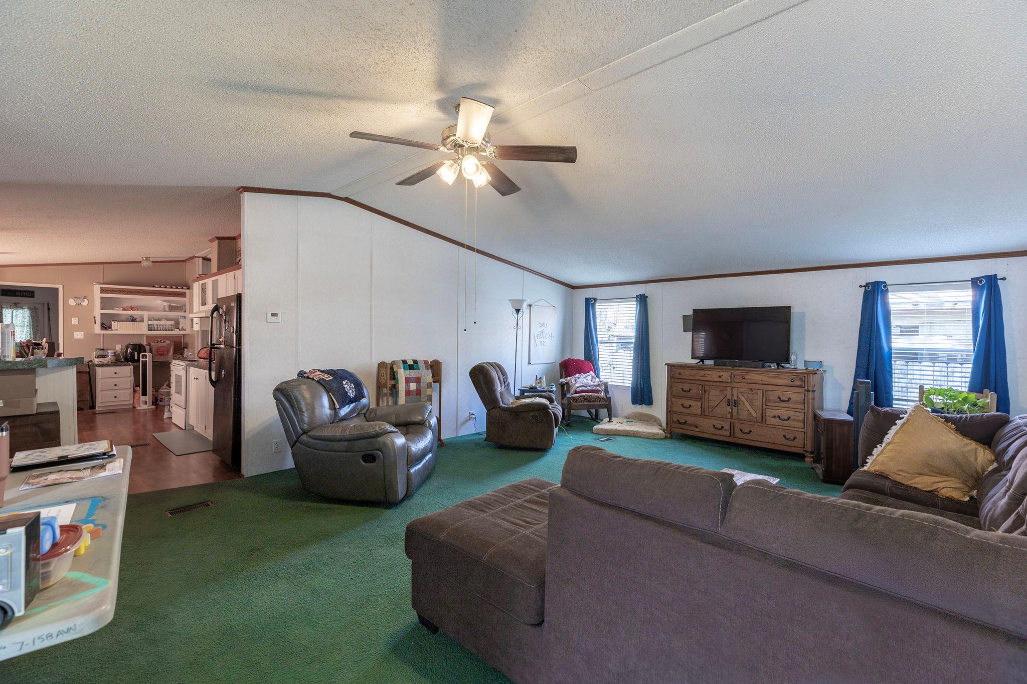 209 E Sheldon Ave, Thrall, TX 76578