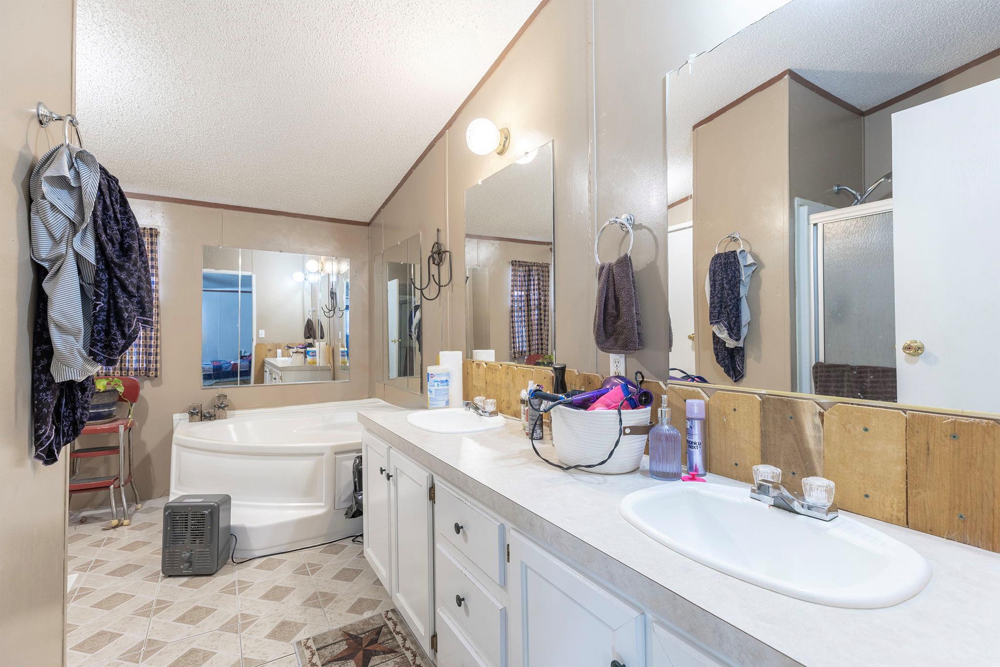 209 E Sheldon Ave, Thrall, TX 76578